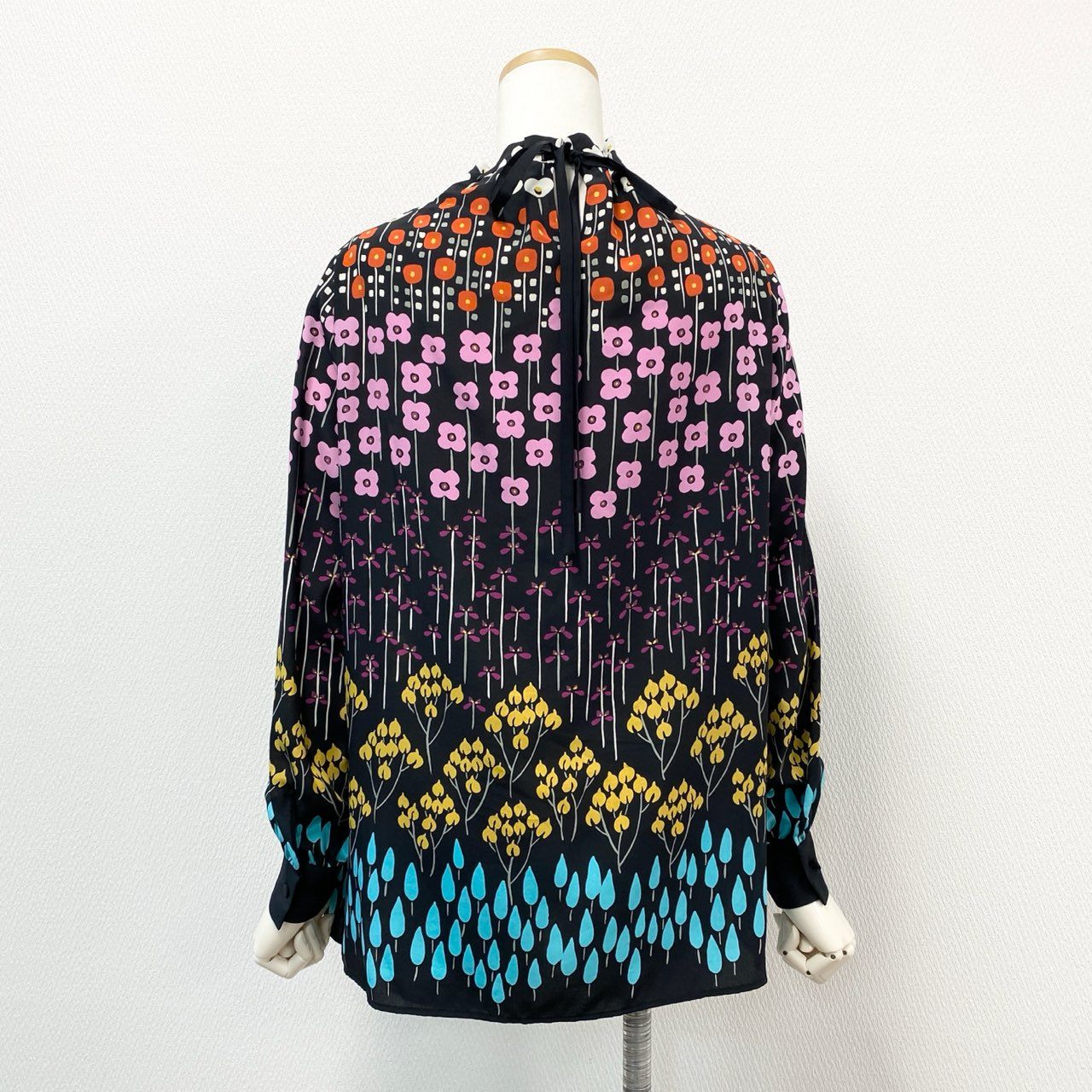 13f7 《美品》 VALENTINO ヴァレンティノ 長袖シャツ ブラウス トップス 花柄 テロテロ生地 サイズ40 マルチカラー シルク100% レディース