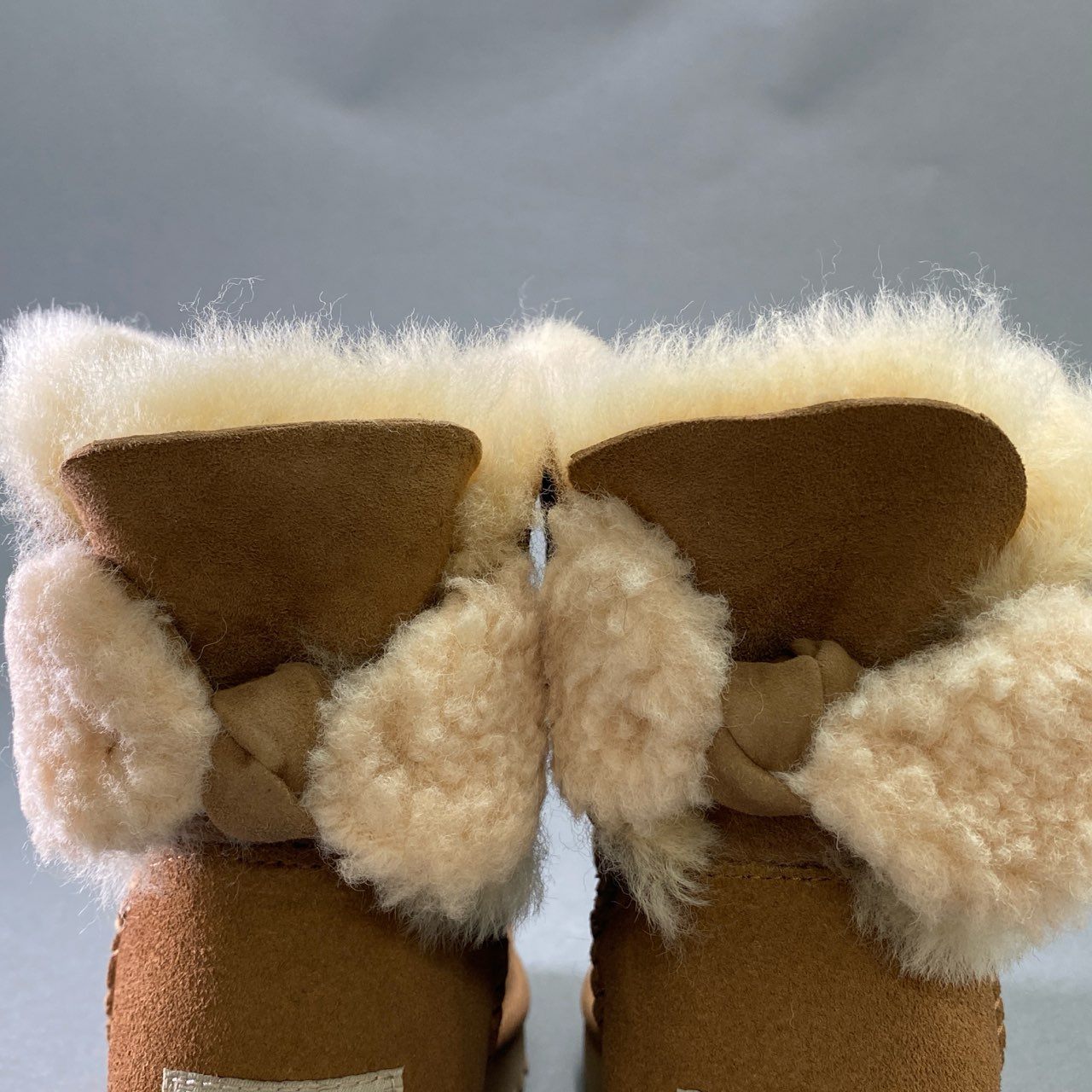 8f8 《美品》 UGG アグ W ARIELLE アリエル チェスナット ムートン リボンブーツ 23cm ブラウン レザー シューズ ボア 箱付き