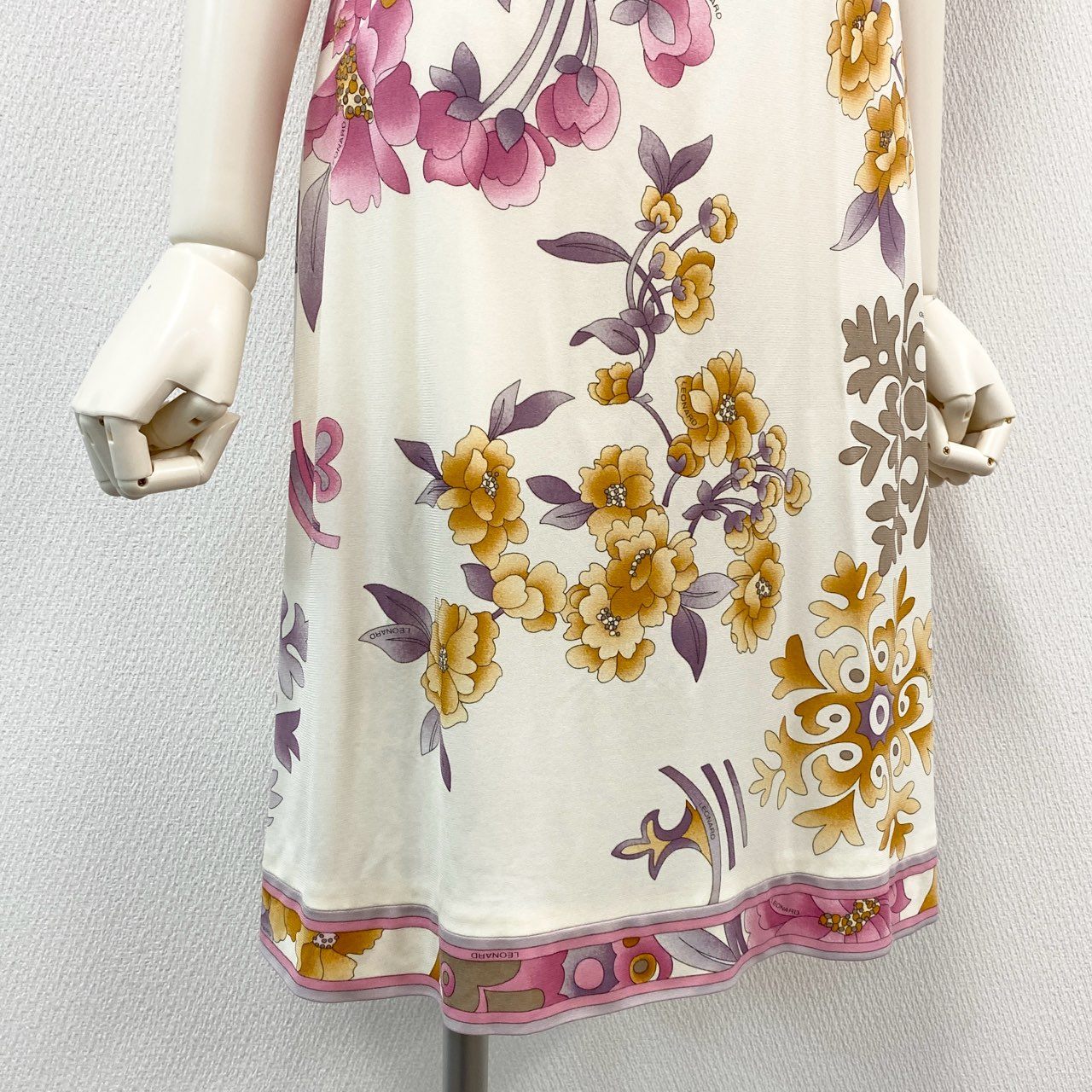 76i12 《美品》 LEONARD レオナール 美しい花柄プリント カンカン素材 半袖ワンピース ひざ丈 0140233 サイズ2 アイボリー レディースu02t