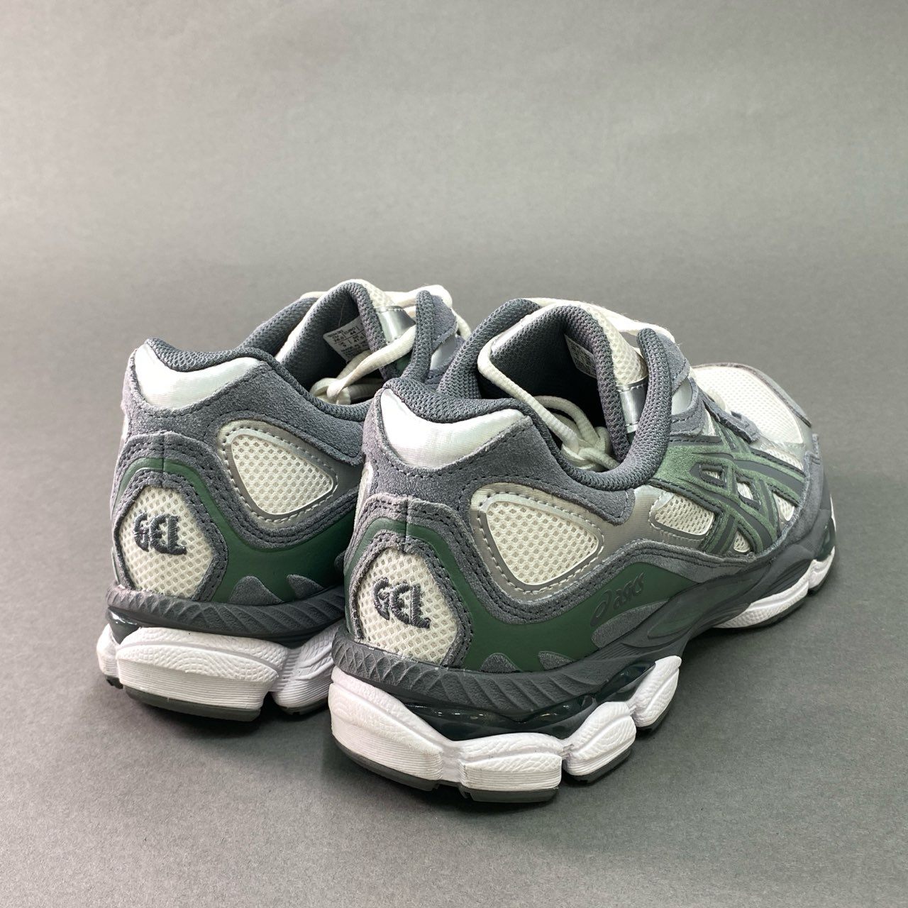 3g9 《美品》 asics アシックス GEL NYC スニーカー F921123 28cm グレー シューズ ゲルニューヨーク 紳士靴 ランニング