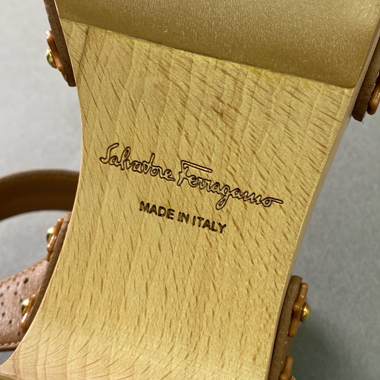 6a27 《極美品》 Salvatore Ferragamo サルヴァトーレフェラガモ GANZA スターパンチング ガンチーニ ウッドサンダル シューズ ストラップ イタリア製 6 ブラウン レザー