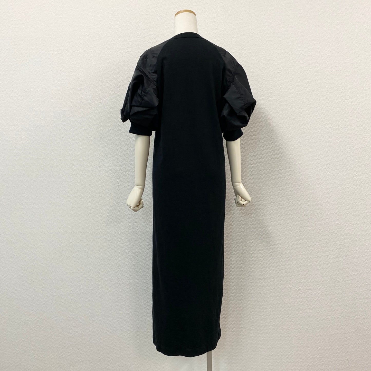16h9《美品》sacai サカイ ナイロンツイル ジャージワンピース ロングワンピース 半袖 パフスリーブ サイズ1 ブラック レディースk02i