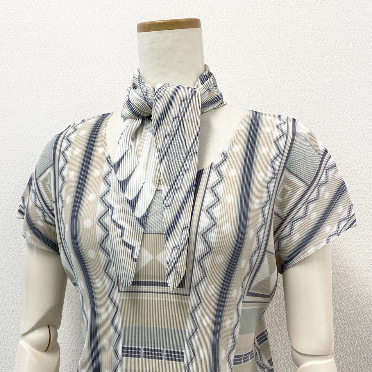 37a16 《美品》 PLEATS PLEASE ISSEY MIYAKE プリーツプリーズ イッセイミヤケ 日本製 スカーフ付 プリーツカットソー 半袖Tシャツ ストライプ プルオーバー トップス PP21FK312 3 マルチカラー