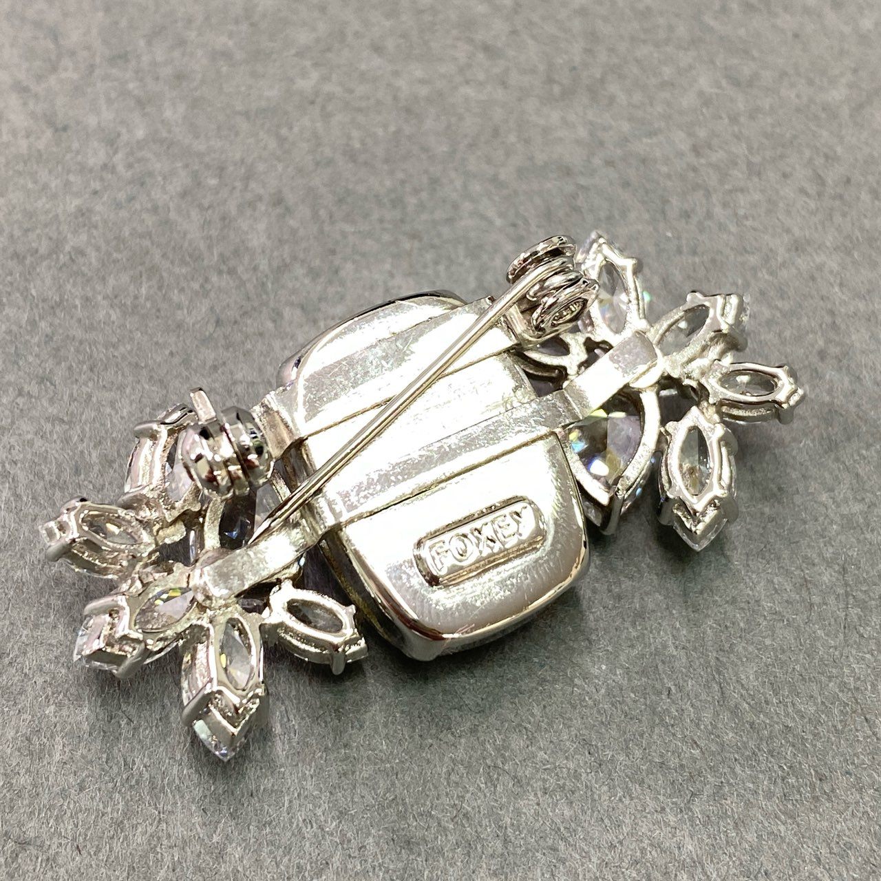 d22 《美品》 FOXEY フォクシー ラインストーン ブローチ ネックレストップ シルバー クリスタル レディース