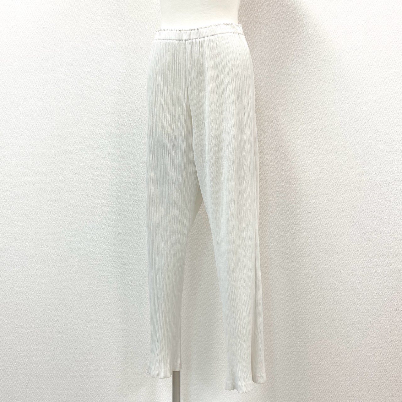 59e7 ISSEY MIYAKE WHITE LABEL イッセイミヤケ ホワイトレーベル プリーツパンツ ボトム サイズ3 ホワイト IM42FF441 レディース 女性用 プリーツプリーズ