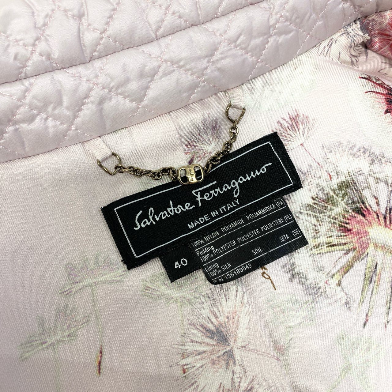 10f20 Salvatore Ferragamo サルヴァトーレフェラガモ 裏地シルク総柄 キルティングジャケット サイズ40 ピンク系 レディース 薄手アウター 羽織k02i