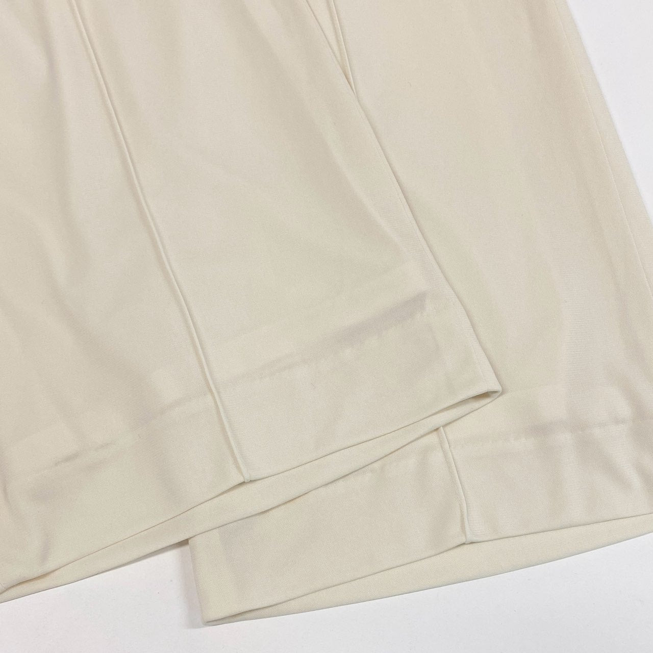 56h1 LEONARD レオナール ボトムス カンカン素材 ストレッチ ストレートパンツ プレート レディース 女性用 0183511 42 ホワイトu02t