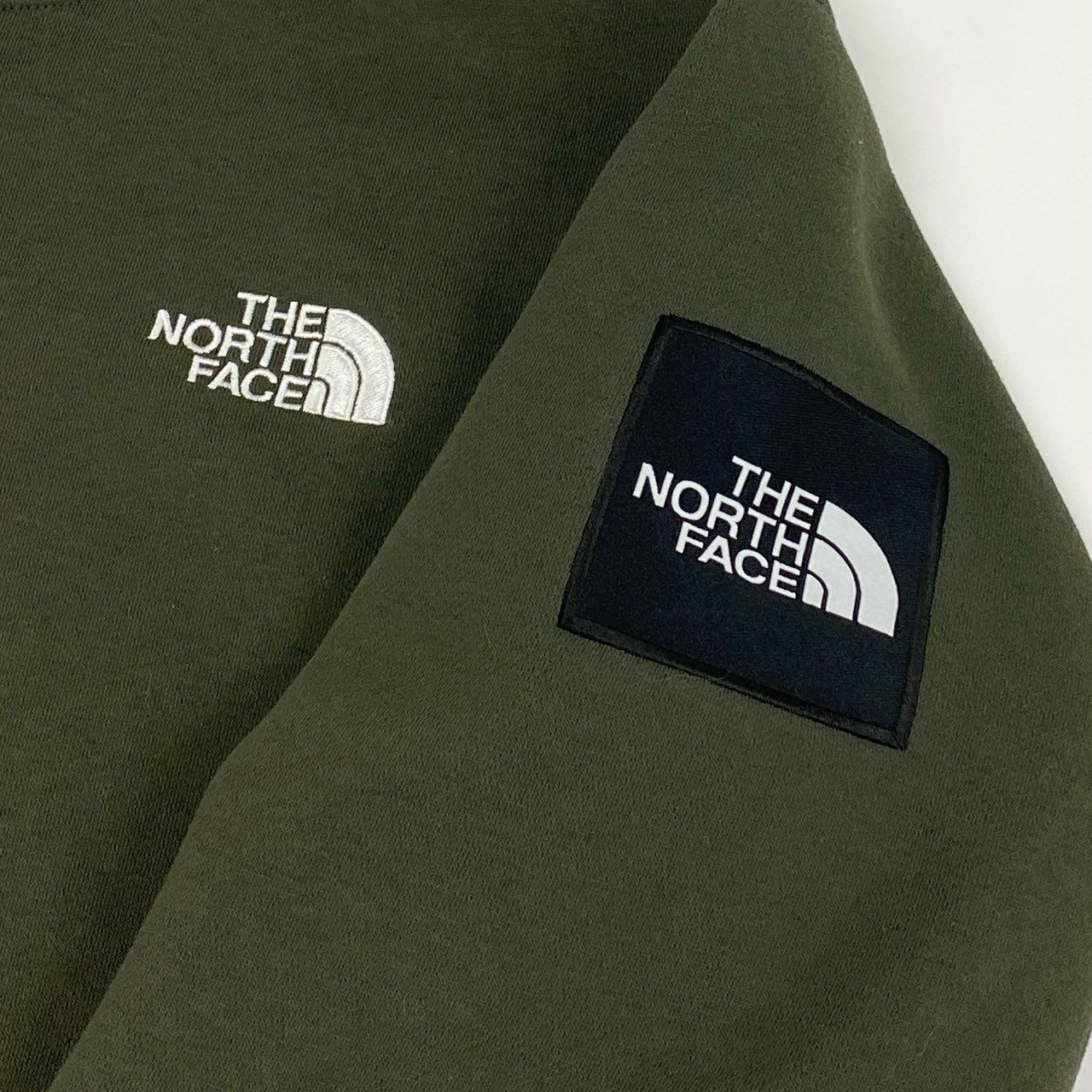 40d28 THE NORTH FACE ザノースフェイス Square Logo Hoodie スクエアロゴフーディ プルオーバー パーカー ロゴ刺繍 NT62338 L カーキ