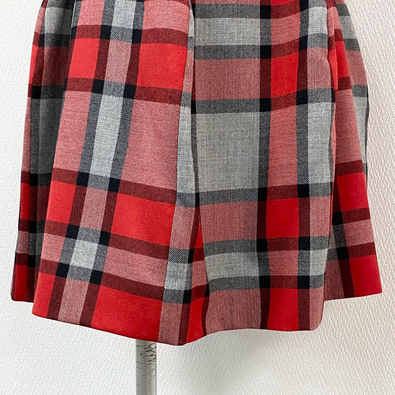 56f16 イタリア製 Vivienne Westwood RED LABEL ヴィヴィアンウエストウッド レッドレーベル 立体裁断 ミニスカート チェックスカート オーブボタン 裏地ロゴ総柄 サイズ40 レッド グレー ウール100% レディース