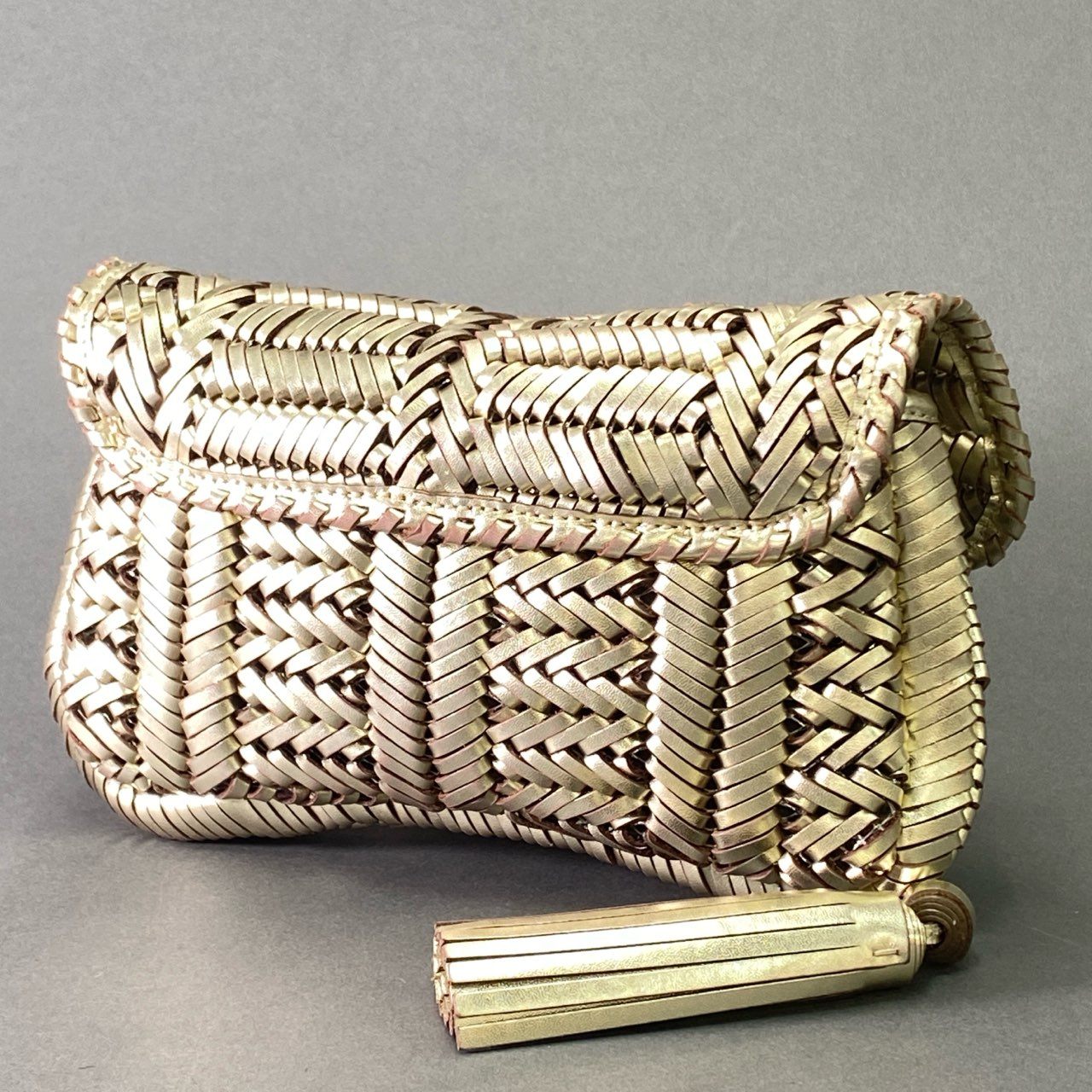 Dl9 ANYA HINDMARCH アニヤハインドマーチ 編み込み クラッチバッグ ゴールド レザー 結婚式 セレモニー パーティ ポーチ カバン