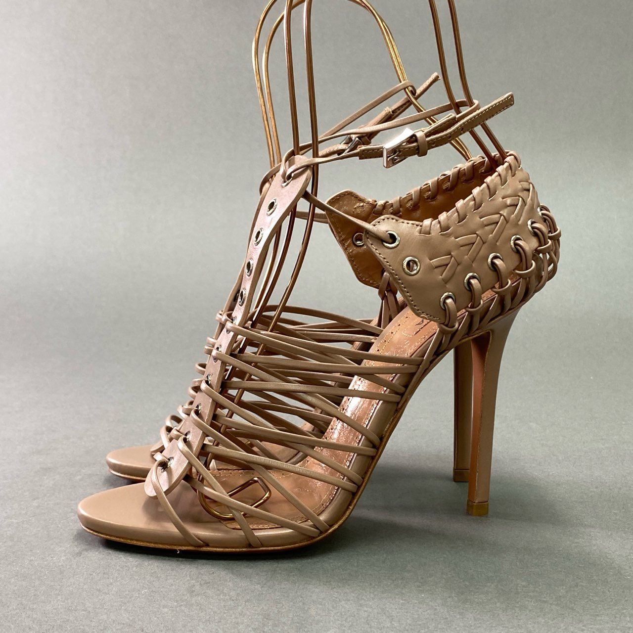 7k9 《未使用》定価¥190,300 ALAIA PARIS アライア レースアップ レザーヒールサンダル 36 ピンクベージュ leather 箱付き シューズ イタリア製 編み込み グラディエーター