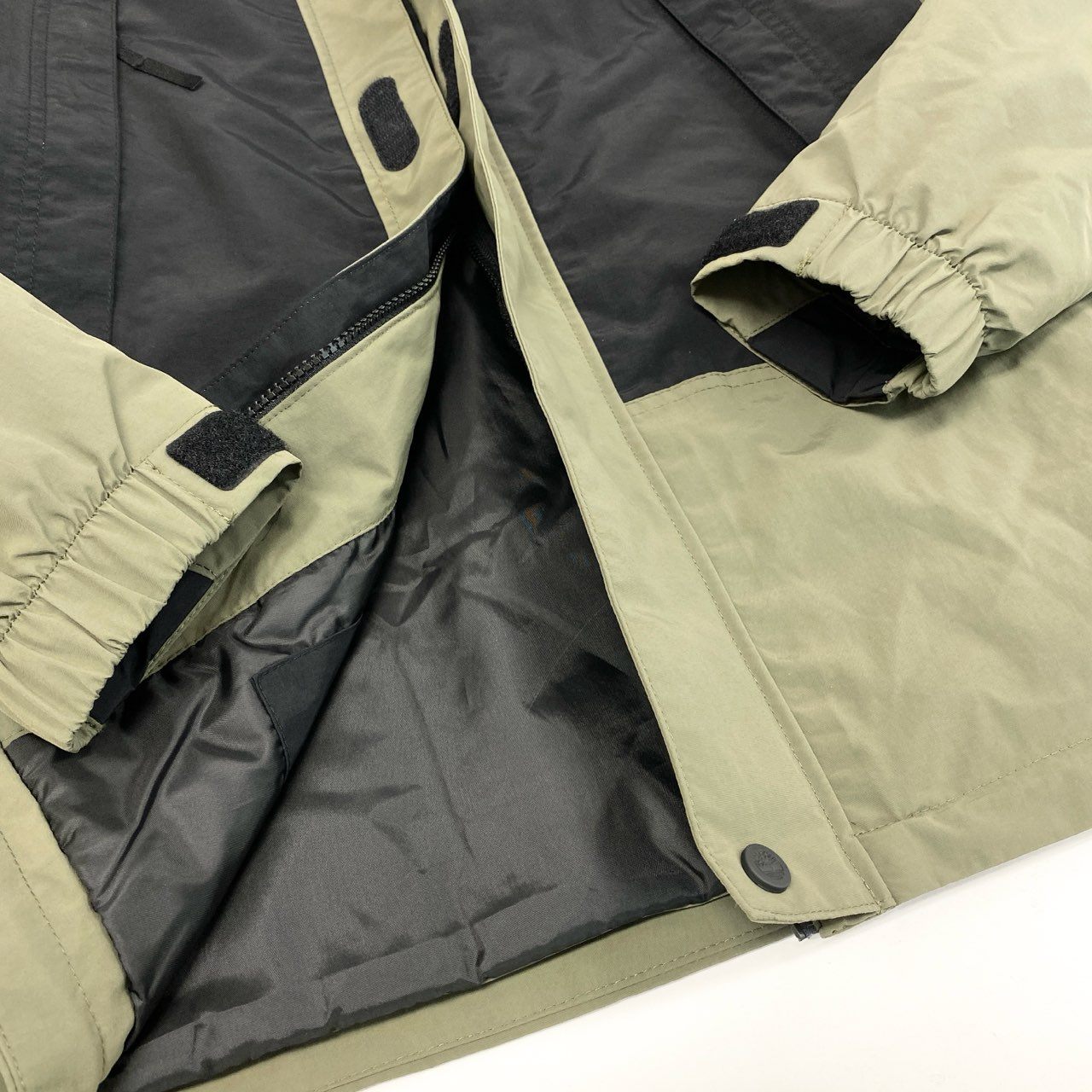 59h28 Timberland ティンバーランド WATER PROOF レインウェア マウンテン ガイド ジャケット ロゴワッペン スノボ TB0A2ADZ S 170 カーキ ブラック ナイロン メンズo07t