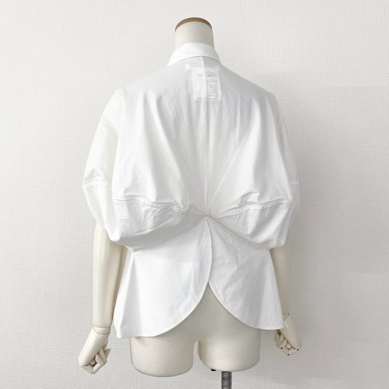 76e14 JUNYA WATANABE COMME des GARCONS ジュンヤワタナベ コムデギャルソン 変形立体裁断 ショートボレロシャツ ブラウス トップス JA-B017 XS ホワイト コットン100% AD2017 レディース