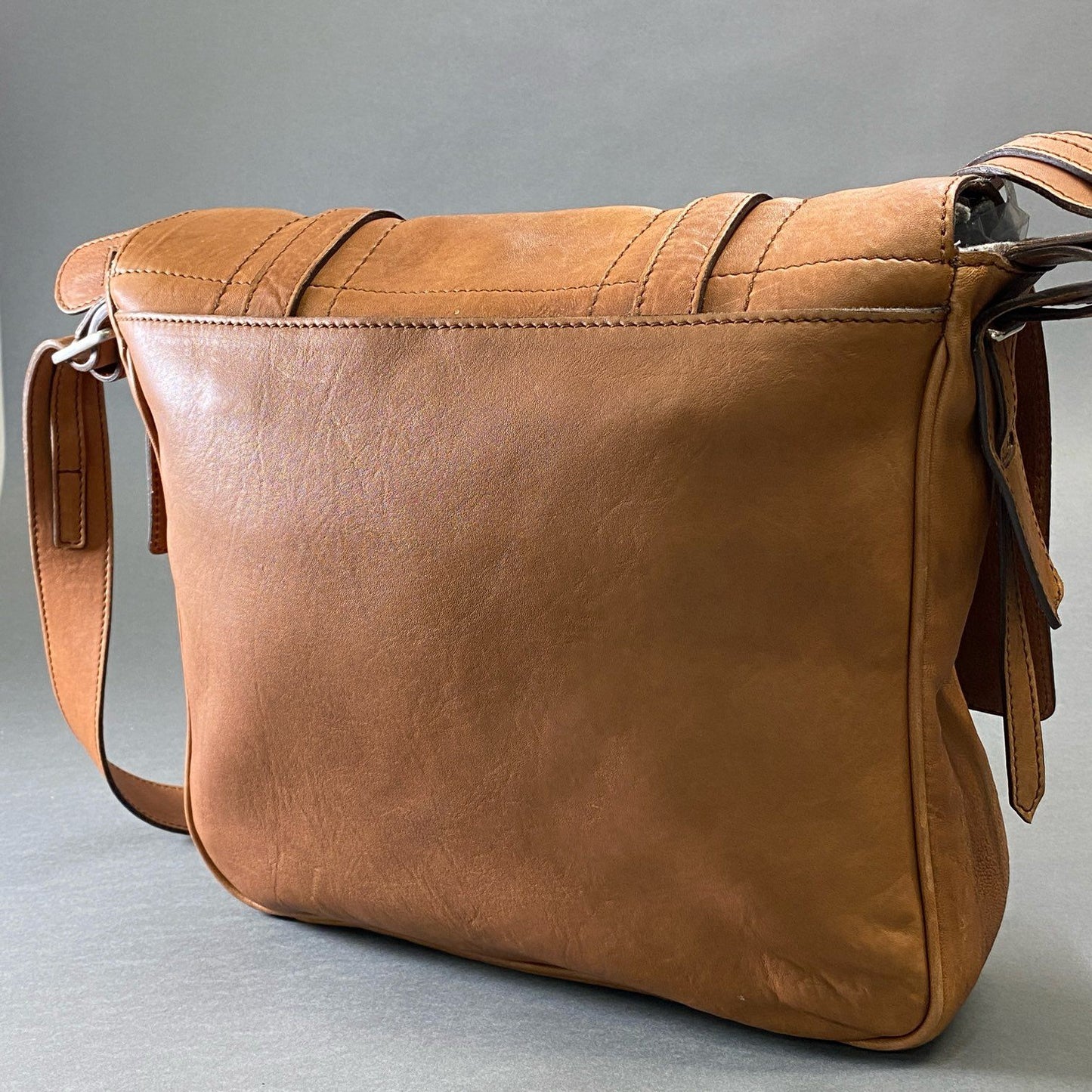 Hg9 BRUNELLO CUCINELLI ブルネロクチネリ 最高級 レザーショルダーバッグ ブラウン leather メッセンジャーバッグ 本革 フォーマル 大容量◎