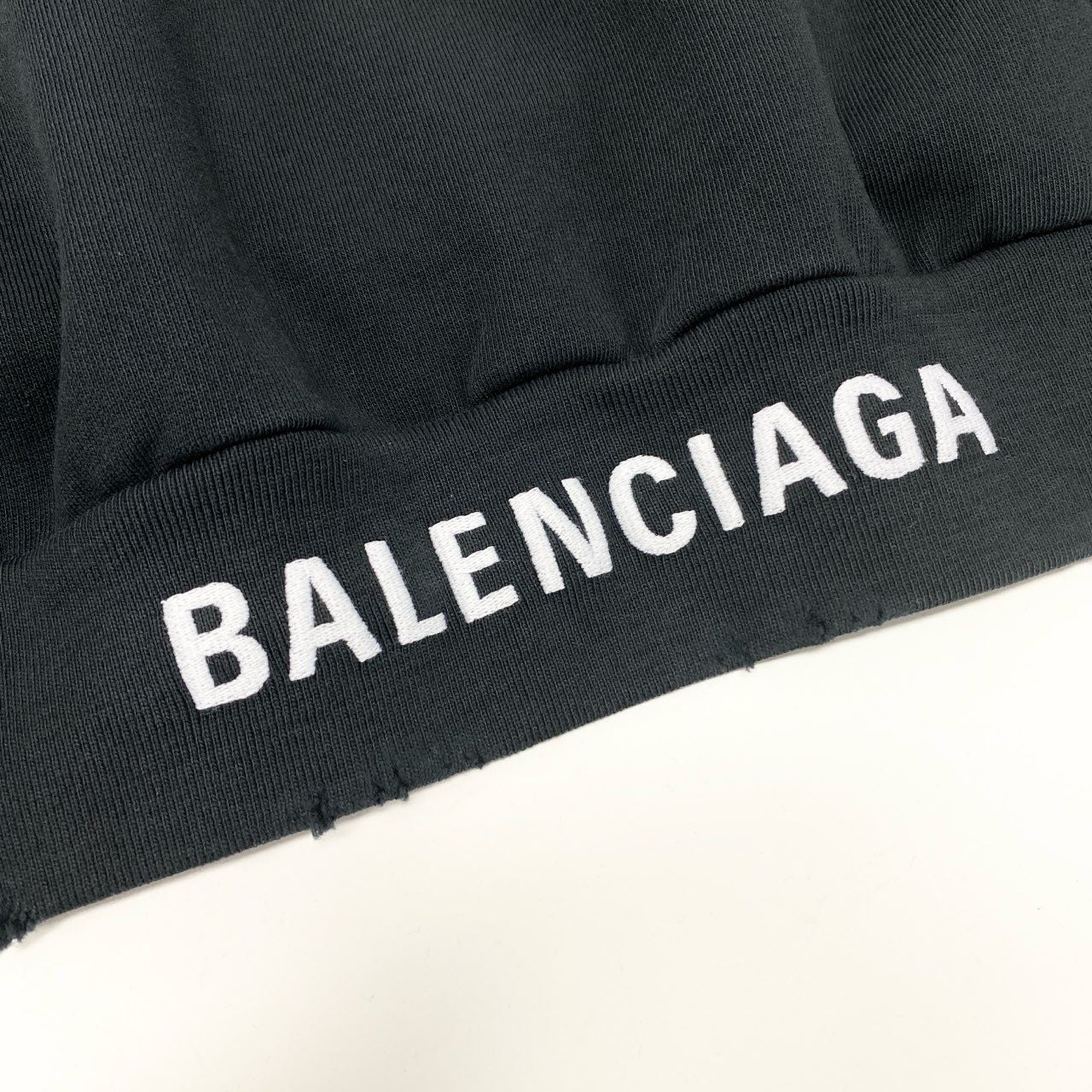 22i16 《未使用品》タグ付 BALENCIAGA バレンシアガ ロゴエンブロイダリー ダメージ加工 プルオーバーパーカー フーディ 742603 Mサイズ ブラック コットンo07t