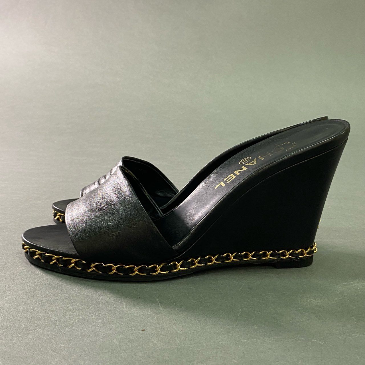 7b12 CHANEL シャネル ウェッジソール レザーサンダル オープントゥ チェーン装飾 ココマーク イタリア製 レディース 39 ブラック 本革