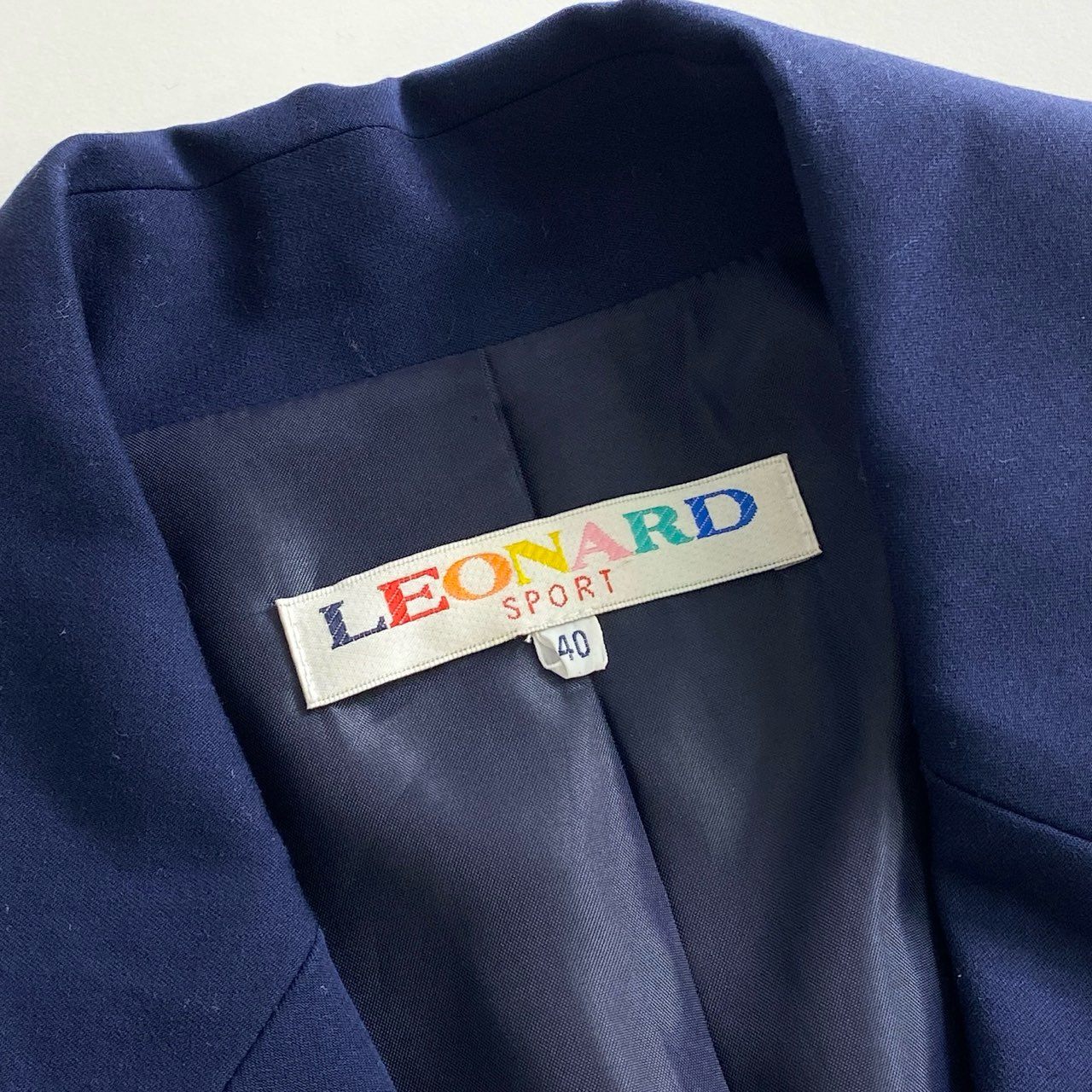 50c23 LEONARD SPORT レオナール スポーツ 袖プリント テーラードジャケット ブレザー 40 ネイビー 日本製 花柄 メタルプレート 春