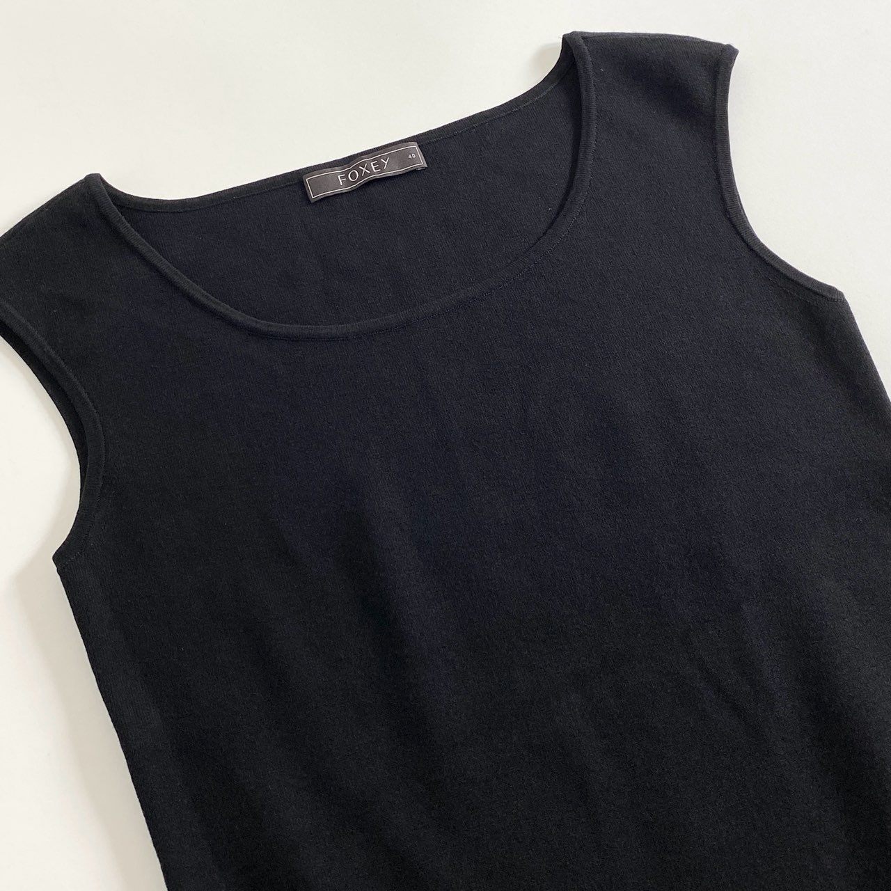 27d14 FOXEY フォクシー レーヨンブランド ノースリーブニット 春夏ニット タンクトップ 40 ブラック レディース