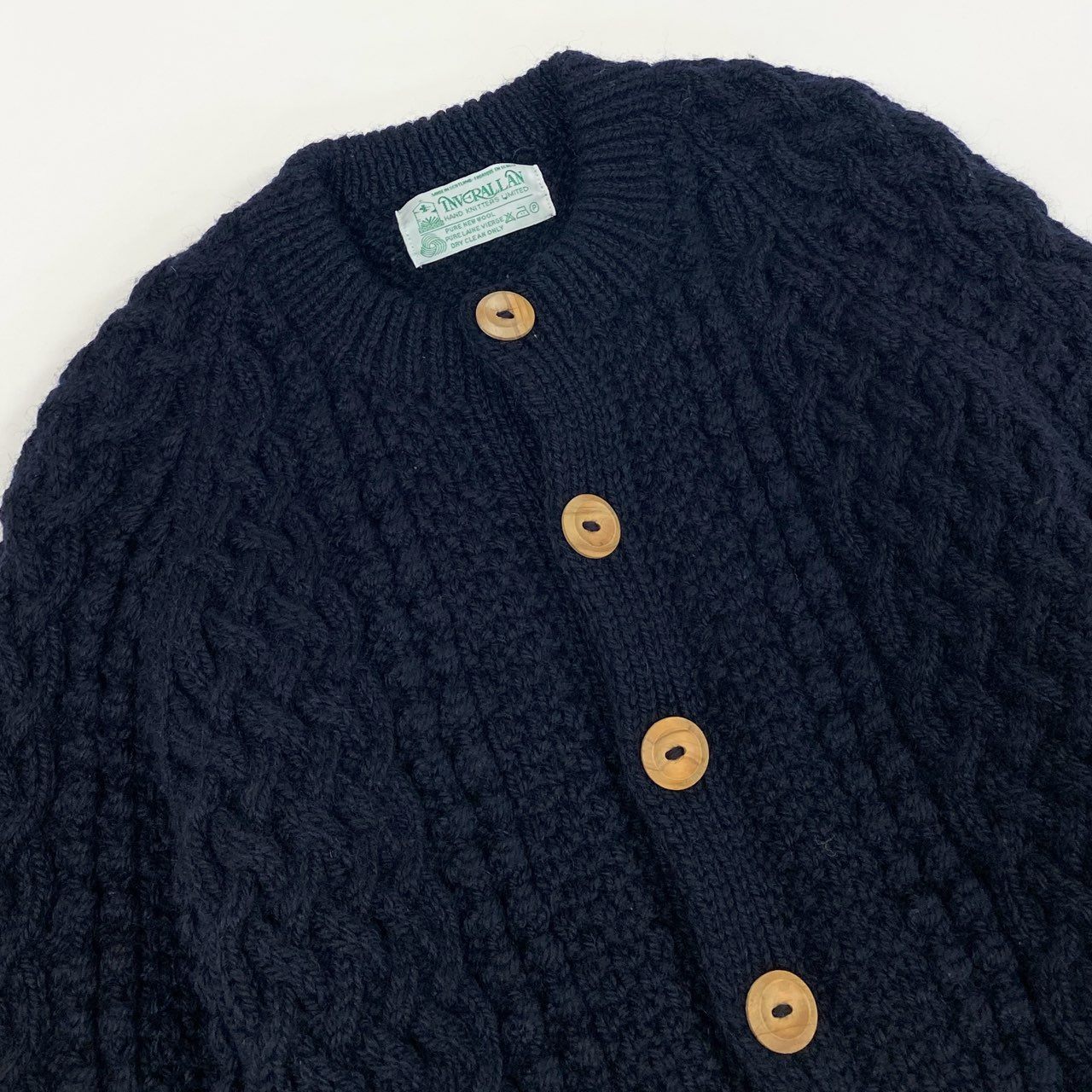26g2 【スコットランド製】INVERALLAN インバーアラン 4Aモデル ノーカラー ニットカーディガン カウチン サイズ38 ネイビー ウール メンズ
