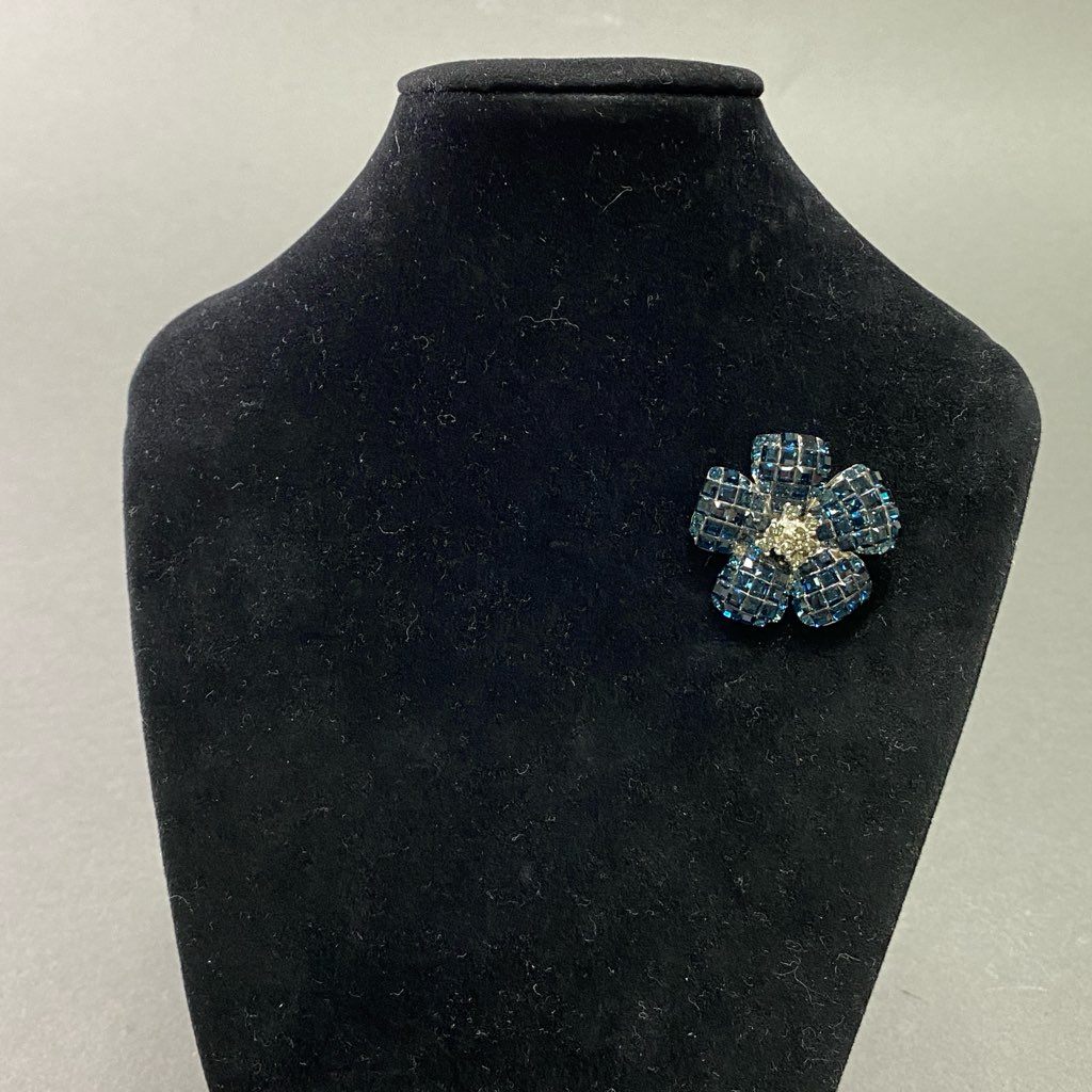 3e10 《美品》 FOXEY フォクシー ブローチ 小物 フラワーモチーフ ラインストーン ビジュー ネイビー シルバー レディース