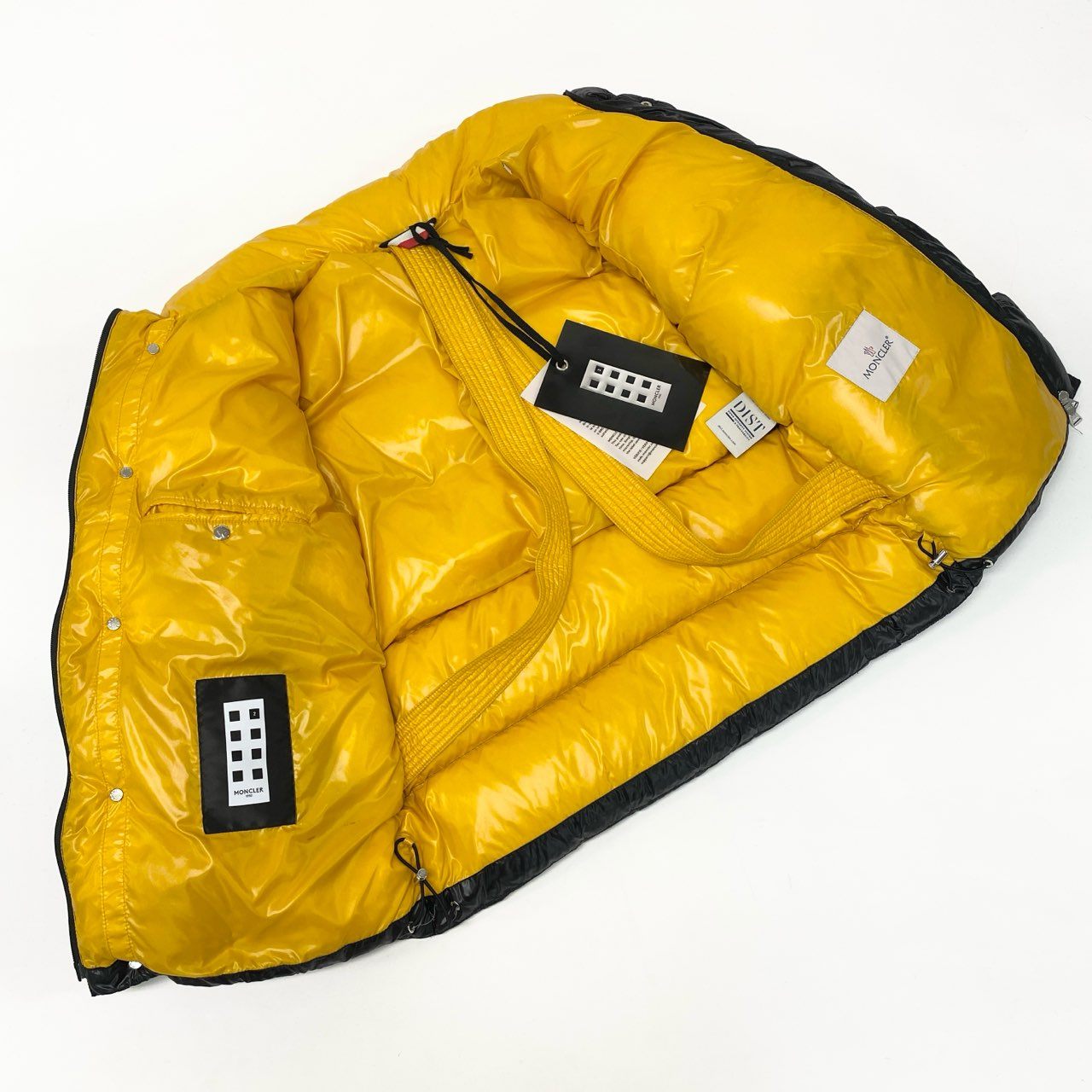 73j28 MONCLER モンクレール ジーニアス DERVAUX ダウンジャケット E20914137505 Size 1 ブラック イエロー アウター DOWN JACKET メンズt18r