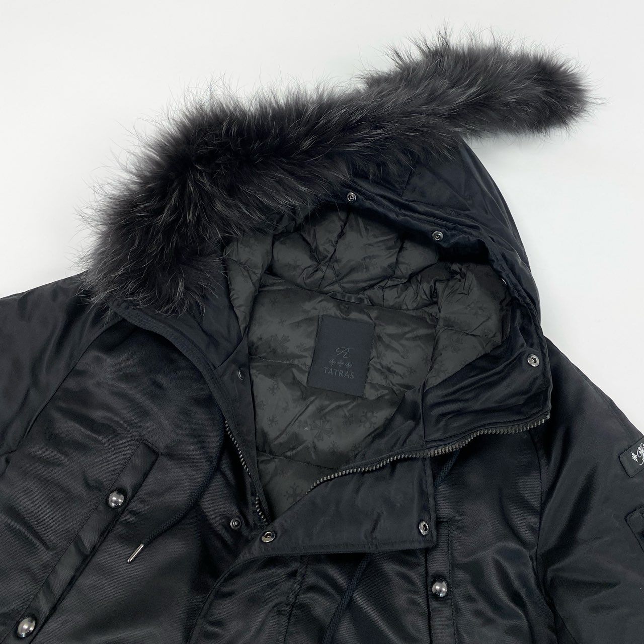 32a4 《美品》 TATRAS タトラス PETRONIO ペトロニオ ダウンジャケット 4 ブラック N-3B ラクーンファー コート