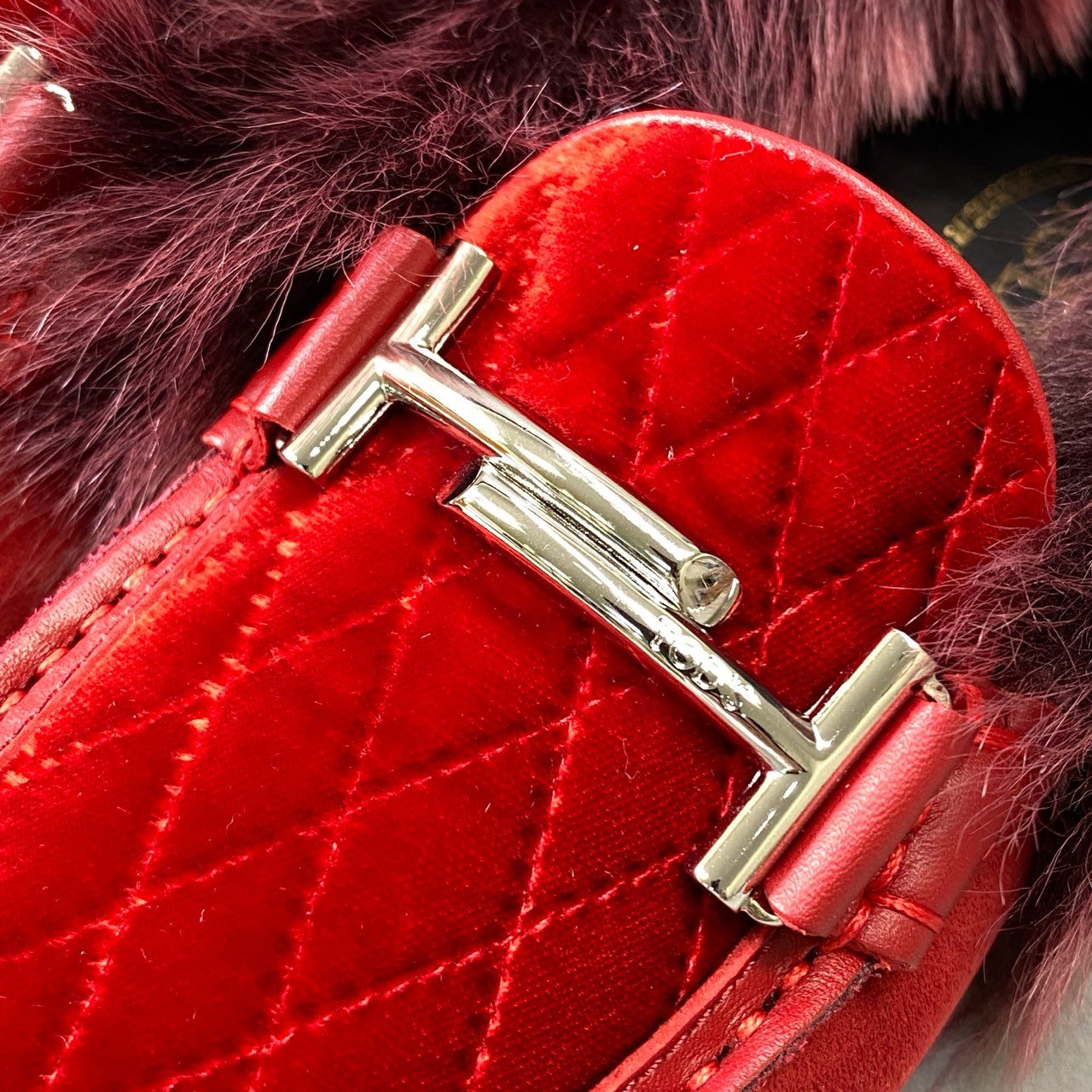 5j16 《極美品》 TOD`S トッズ 定価¥135.200 GOMMINI MATELASS DOPPIA T FUR J41 ドライビングシューズ フラットシューズ ファー キルティング スエード レザー XXW00G0Y630J4I01BA 40 レッドu02t