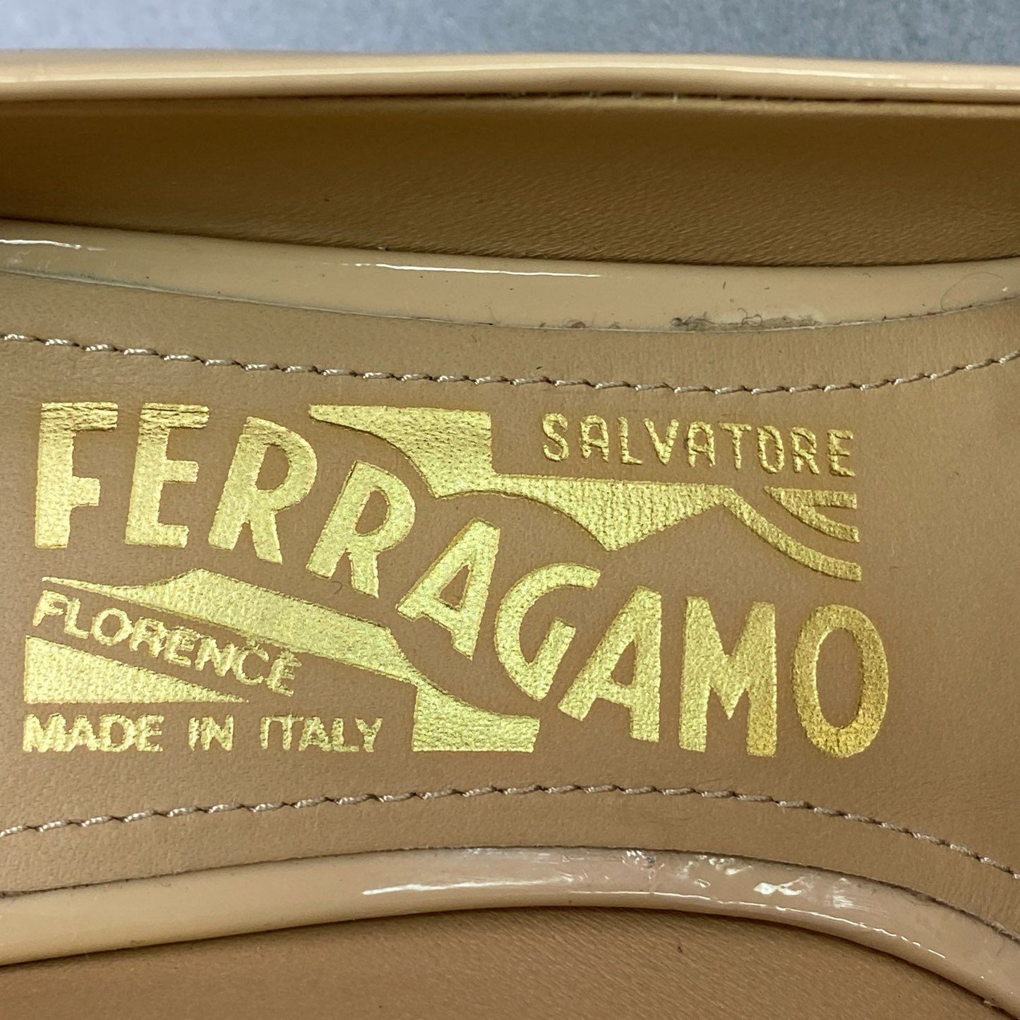 4e5 Salvatore Ferragamo サルヴァトーレ フェラガモ LEO70 パテントレザー パンプス プレーン サイズ6C ピンクベージュ レディース 女性用 靴