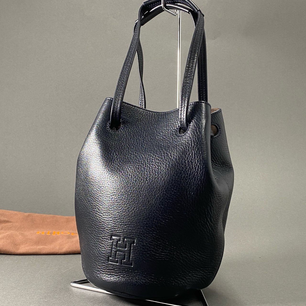 Af27 【美品】 HIROFU ヒロフ 現行タイプ プリマ まる底 巾着バッグ ハンドバッグ ブラック レザー ユニセックス 鞄 手持ちかばん