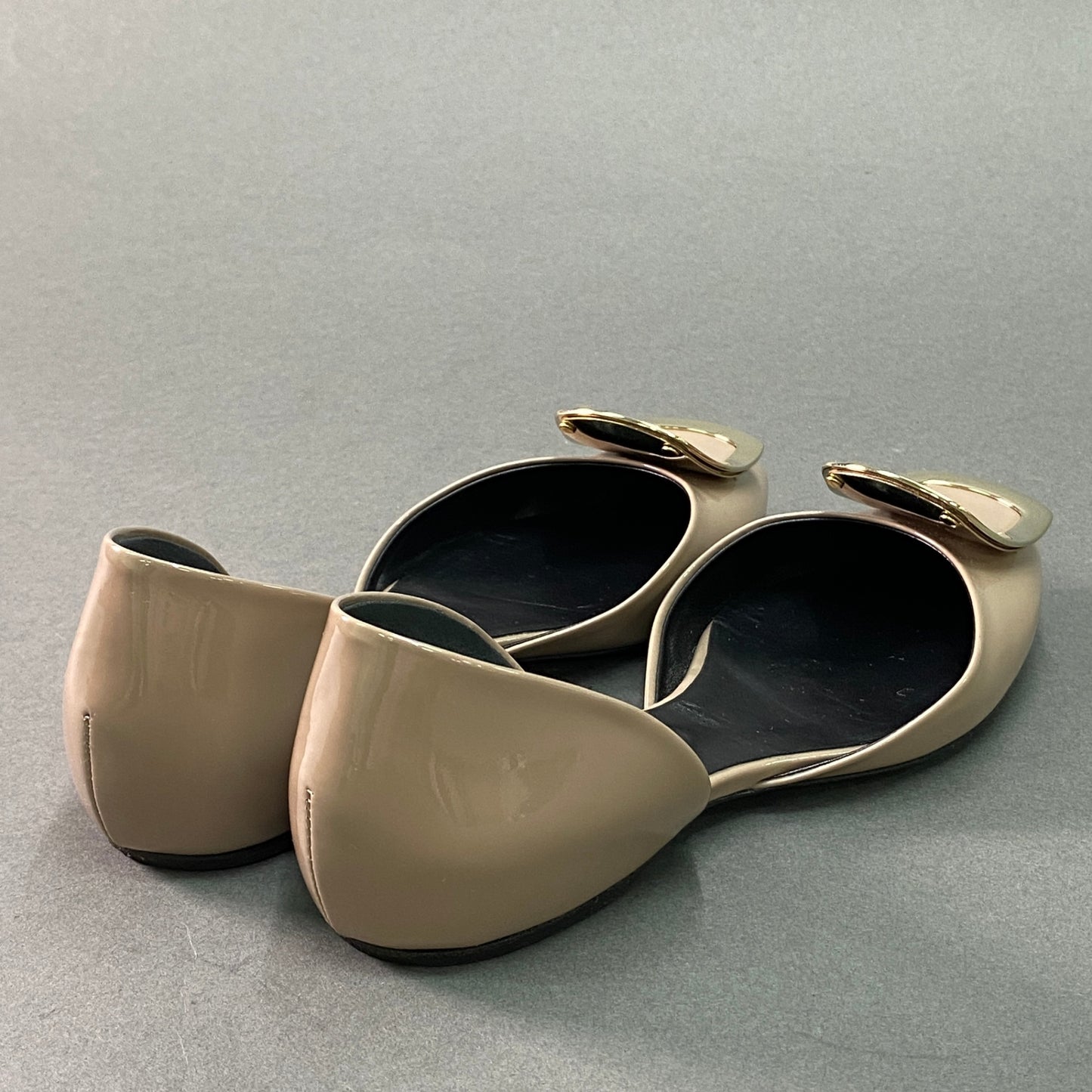 g29《極美品》 Roger Vivier ロジェヴィヴィエ Chips d’Orsay バレリーナフラットシューズ 34 1/2 ベージュ エナメル パンプス 箱有t18r