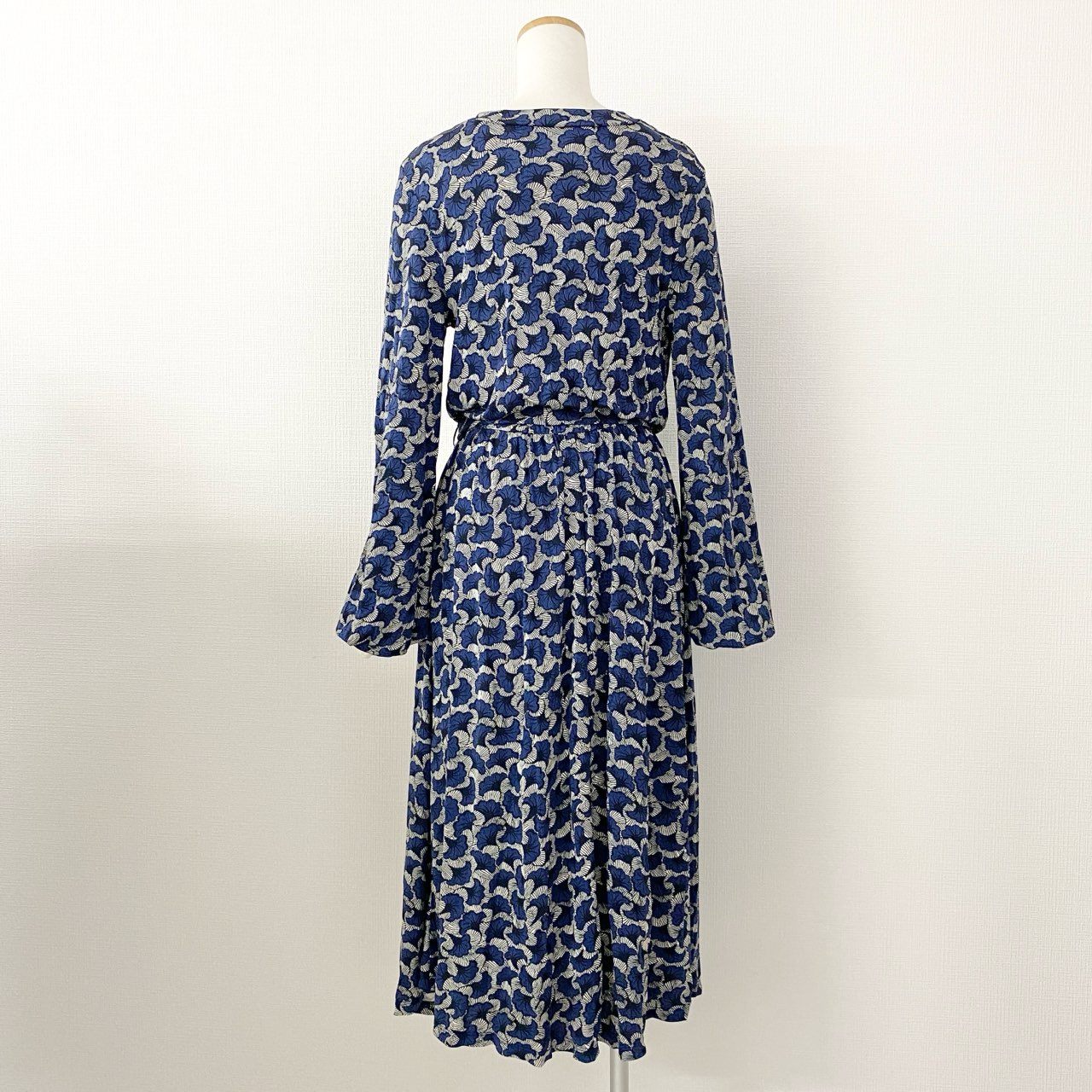 25d14 《美品》 WEEKKEND MAX MARA ウェーケンド マックスマーラ トロみ素材 長袖ワンピース 春夏 M  レーヨン100 レディース