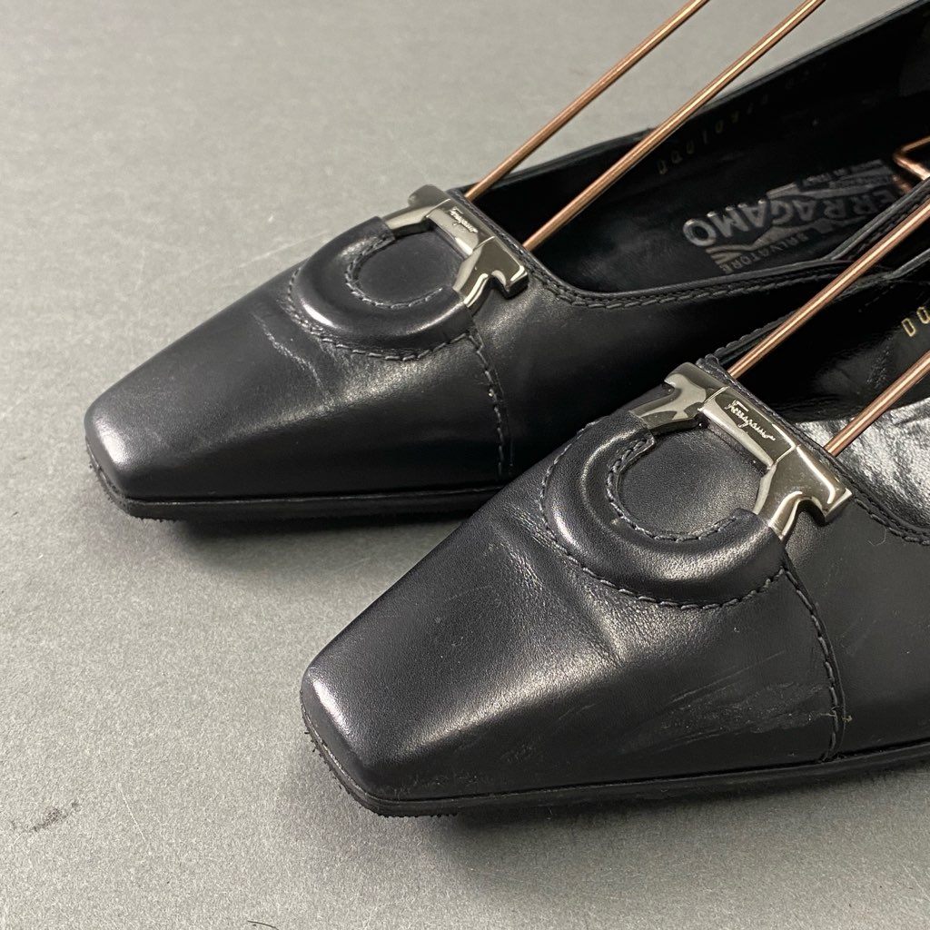 4d21 Salvatore Ferragamo サルヴァトーレフェラガモ ガンチーニ レザーパンプス 7D ブラック レディース 婦人靴 ローヒール