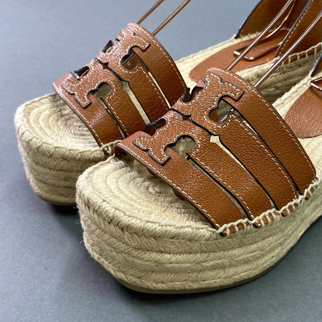 2k11 《極美品》 TORY BURCH トリーバーチ BOURBON 200 ウェッジソール レザーサンダル 154464 6 約23cm ブラウン シューズ イタリア製 箱付き