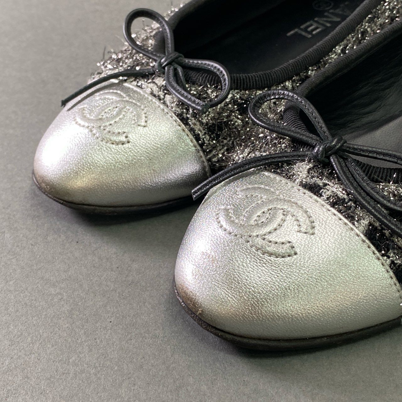 6f8 CHANEL シャネル ココマーク リボンバレエシューズ 36 1/2 シルバー ブラック ラメツイード フラット パンプス
