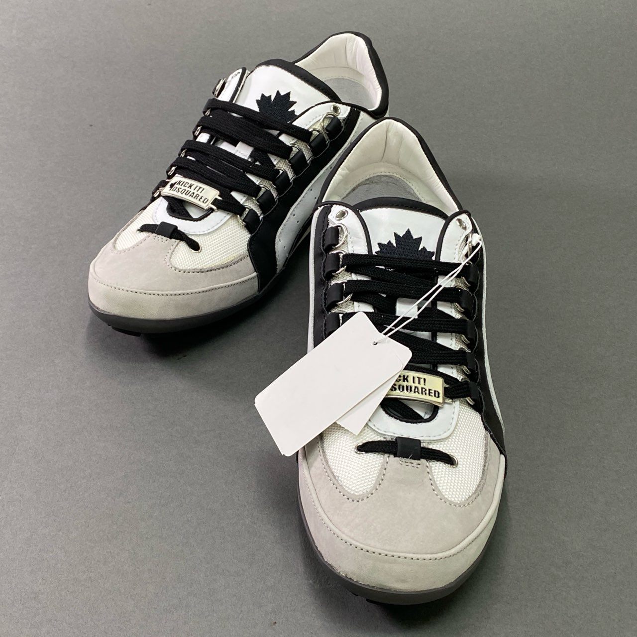 6b28 DSQUARED2 ディースクエアード 《タグ付き》 ローカットスニーカー レザースニーカー 牛革 カウレザー イタリア製 メンズ 保存袋付属 43 ホワイト ブラック グレー 本革