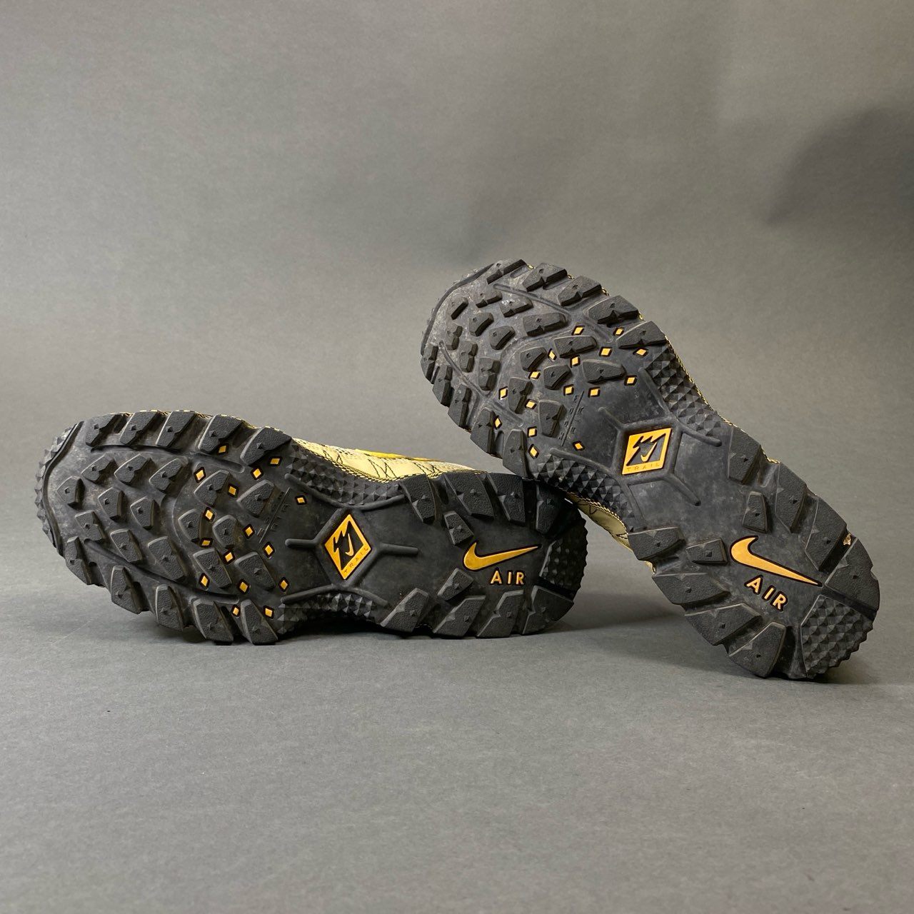 1h1 NIKE ナイキ AIR HUMARA エア フラマ ローカットスニーカー シューズ FJ7098-700 26.5 イエロー系 メンズt18r