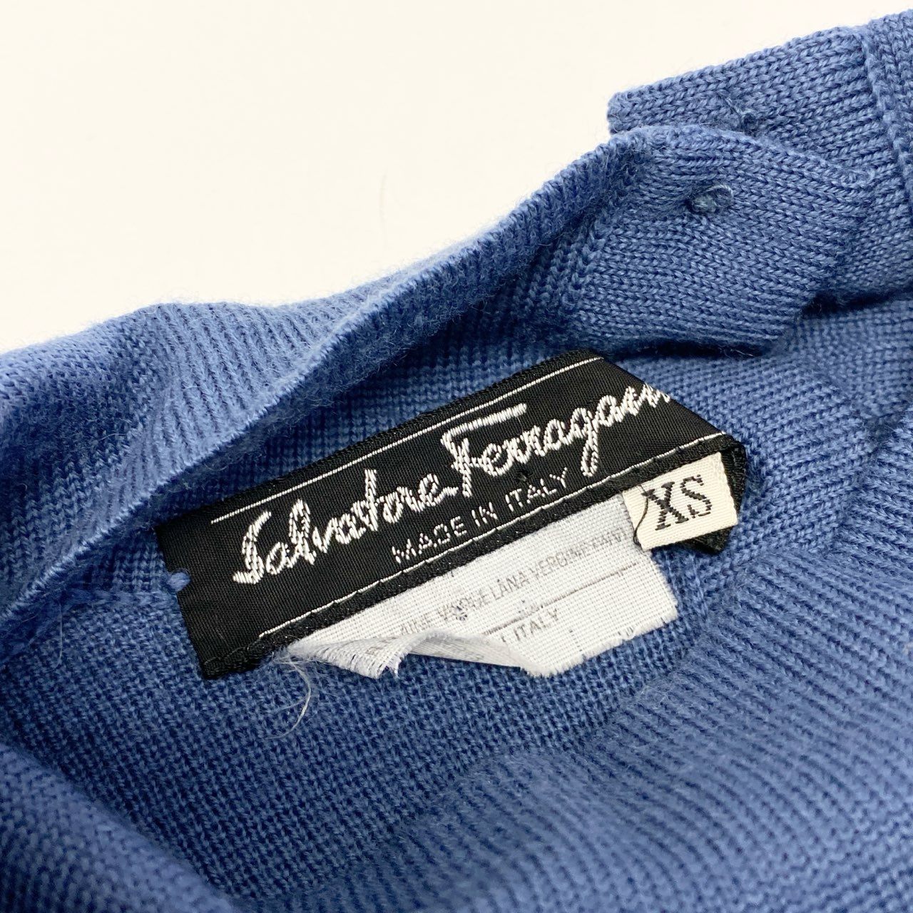 63a28 Salvatore Ferragamo サルバトーレフェラガモ 長袖ニットセーター ハイネックニット オフショルダーデザイン トップス XSサイズ ブルー ウール100% レディースo07t