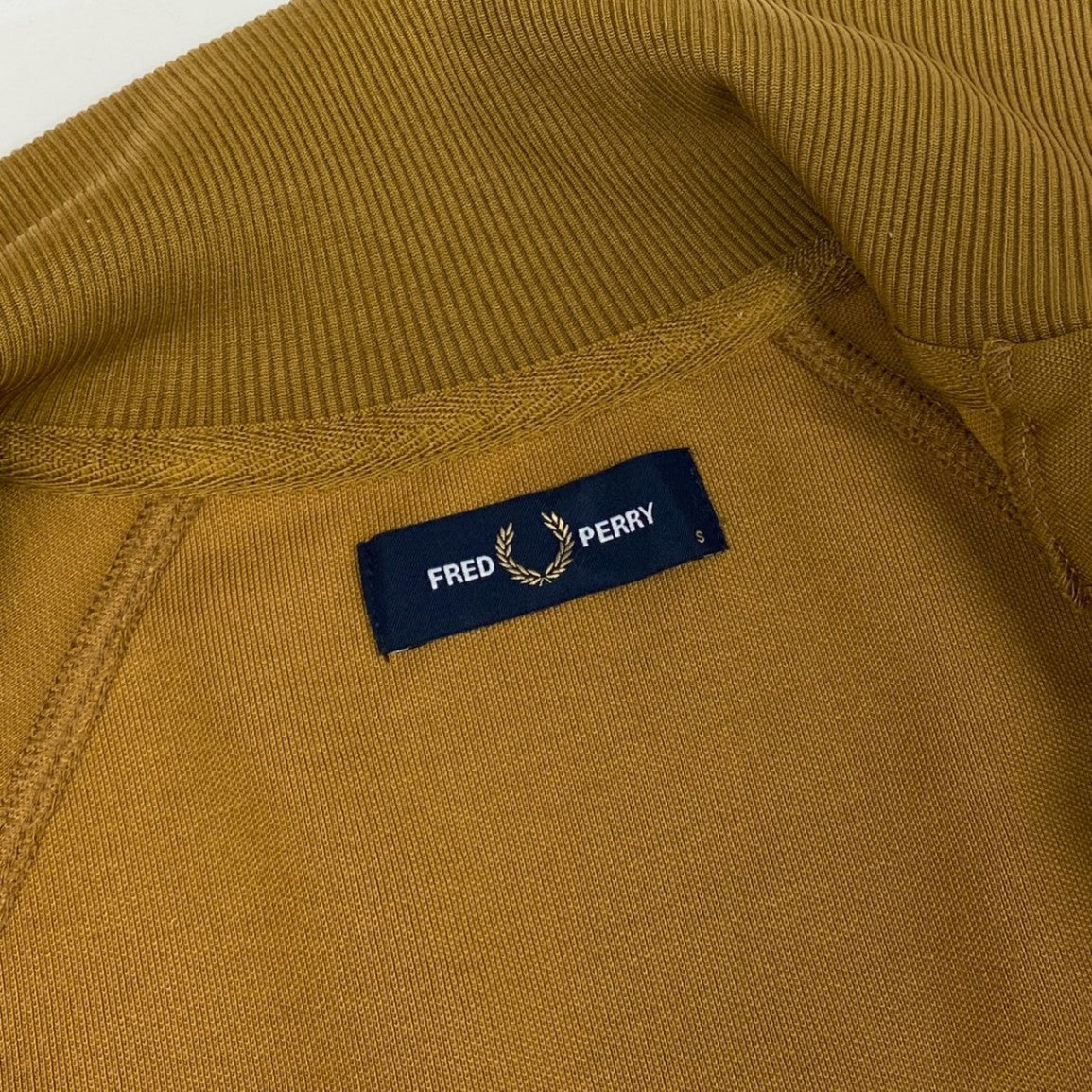 68g24 FRED PERRY フレッドペリー サイドライン トラックジャケット ジャージ サイズS マスタード メンズ_
