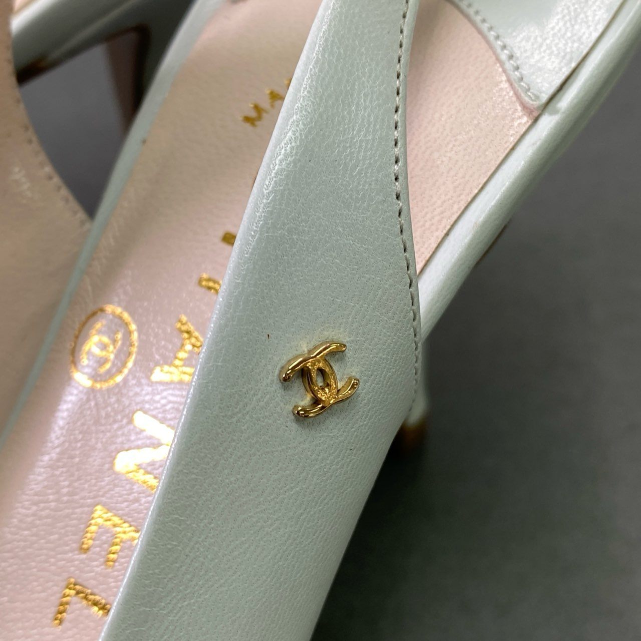 3e16 《極美品》 CHANEL シャネル スリングバック パンプス 34 1/2 ミストブルー レザー シューズ イタリア製 箱付き