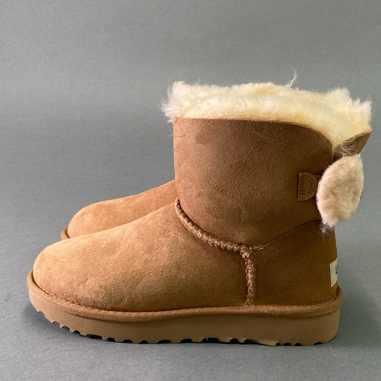 8f8 《美品》 UGG アグ W ARIELLE アリエル チェスナット ムートン リボンブーツ 23cm ブラウン レザー シューズ ボア 箱付き