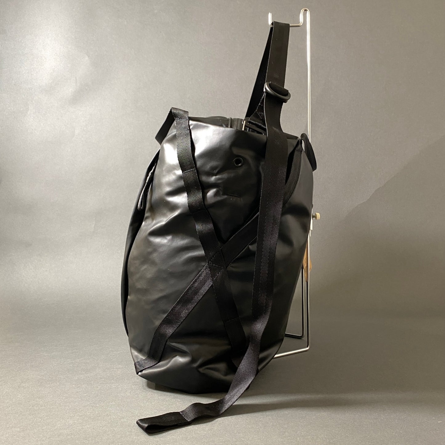 Af26 《未使用保管品》 THE NORTH FACE ザノースフェイス Mimic Shoulder M ミミックショルダーバッグ NM82302 ブラック 23L 2WAY 防水性◎ ユニセックス タグ付き