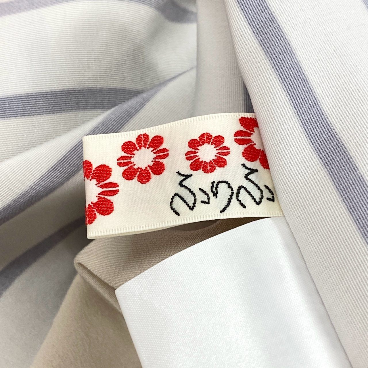14f12-3 《未使用》定価¥33.000 ふりふ プリーツ加工 フラワープリント シャツワンピース F ベージュ ドレス タグ付き