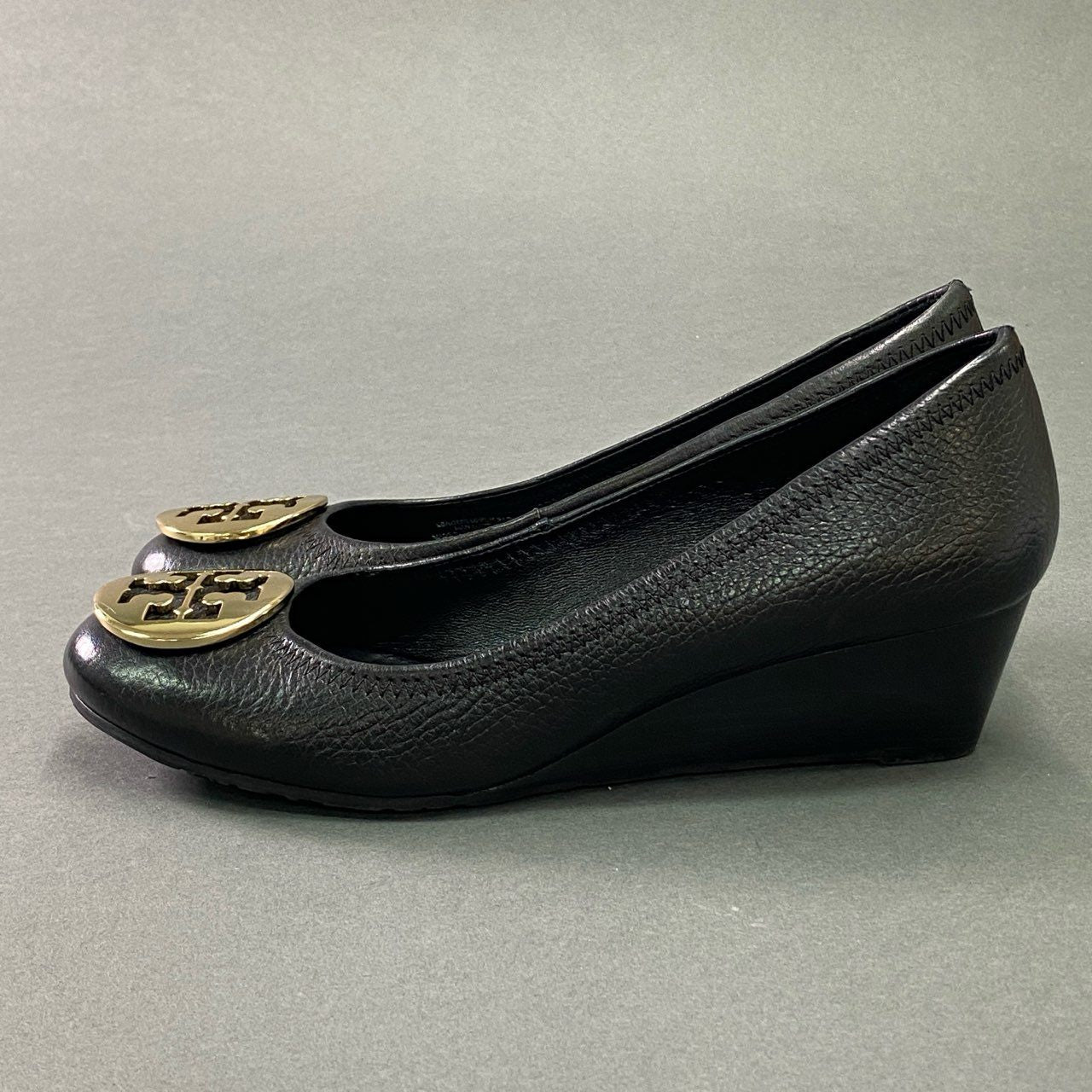 5c18 TORY BURCH トリーバーチ ウェッジソール ロゴ金具 パンプス シューズ 7M ブラック レザー