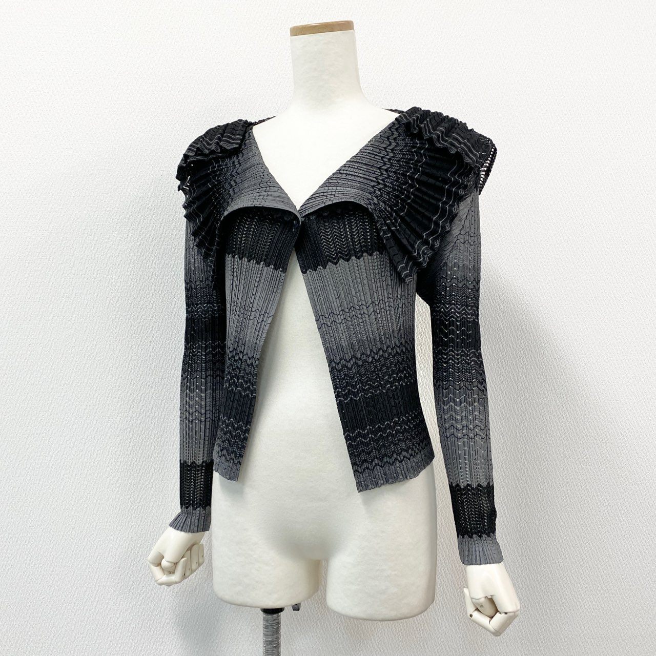 47b28 【美品】 PLEATS PLEASE プリーツプリーズ イッセイミヤケ ビッグカラー プリーツ加工 カーディガン トップス PP73-J0504 サイズ3 ブラック×グレー ポリエステル100% レディース
