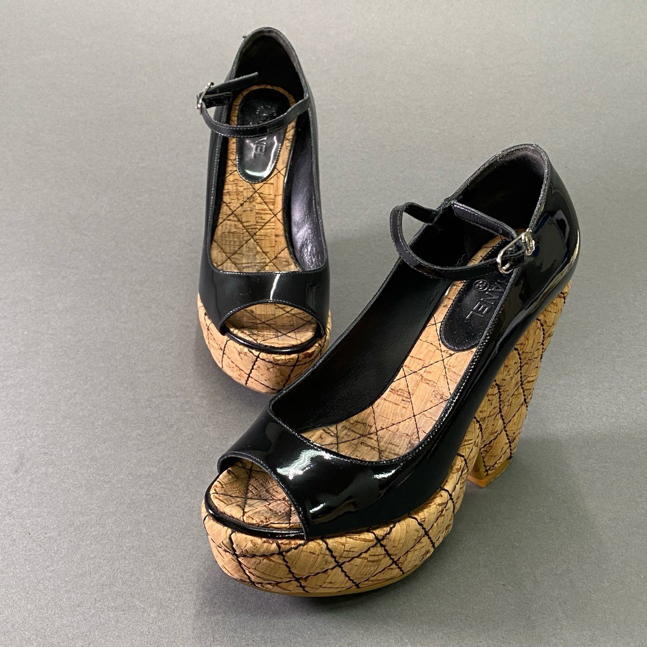 4e16 CHANEL シャネル ココマークストラップ エナメル ウェッジソールサンダル ブラック パテントレザー マトラッセ シューズ 箱付き