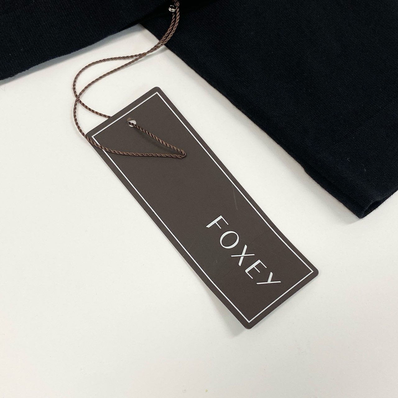 86f24 《極美品》 FOXEY フォクシー ニットカーディガン パーフェクトボレロ 五分袖 ロゴ刺繍 ショート丈 レディース タグ付き 28489 38 ブラック