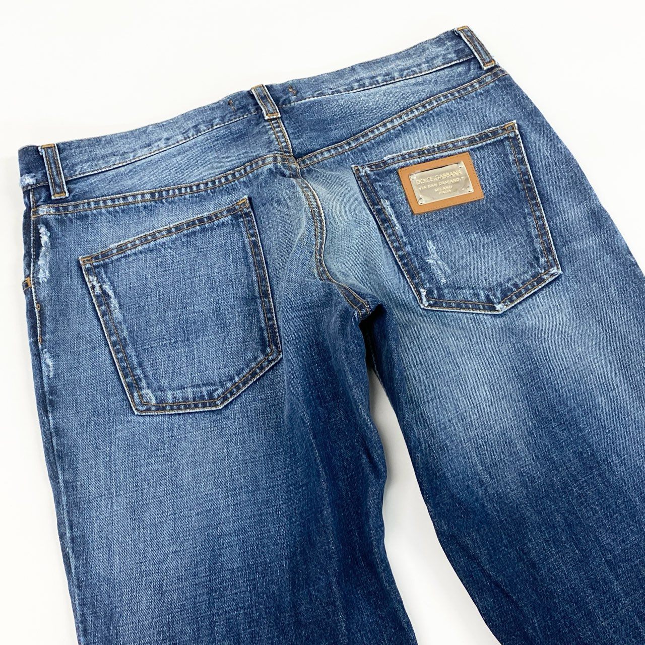 13f12 《新品タグ付き》 DOLCE&GABBANA ドルチェアンドガッバーナ ダメージ加工 デニムパンツ ジーパン ロゴプレート 5ポケット G3FBTP サイズ48 インディゴブルー コットン100% メンズ 紳士服 イタリア製