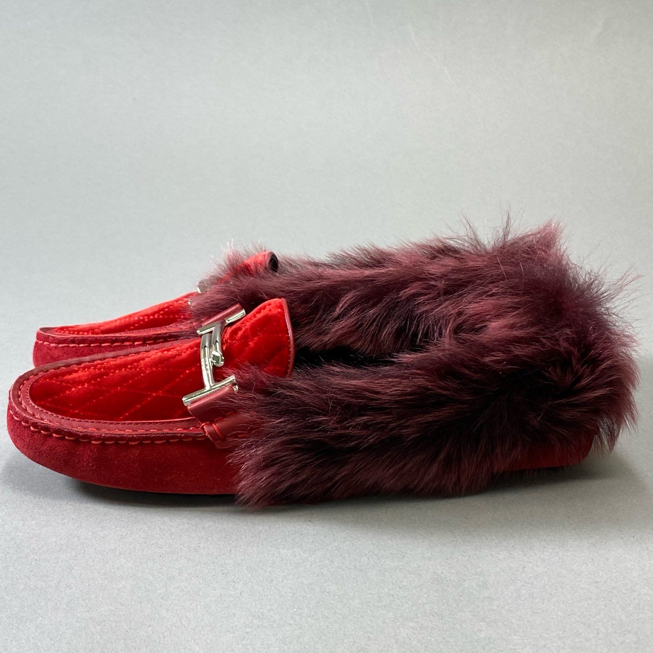 5j16 《極美品》 TOD`S トッズ 定価¥135.200 GOMMINI MATELASS DOPPIA T FUR J41 ドライビングシューズ フラットシューズ ファー キルティング スエード レザー XXW00G0Y630J4I01BA 40 レッドu02t