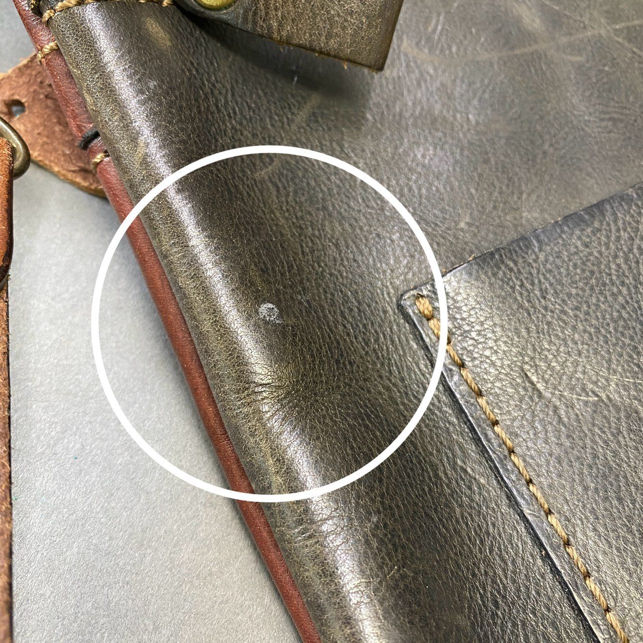 Cg29 HERZ ヘルツ リバーシブル ショルダーバッグ 斜め掛けカバン ブラウン グレー系 レザー メンズ