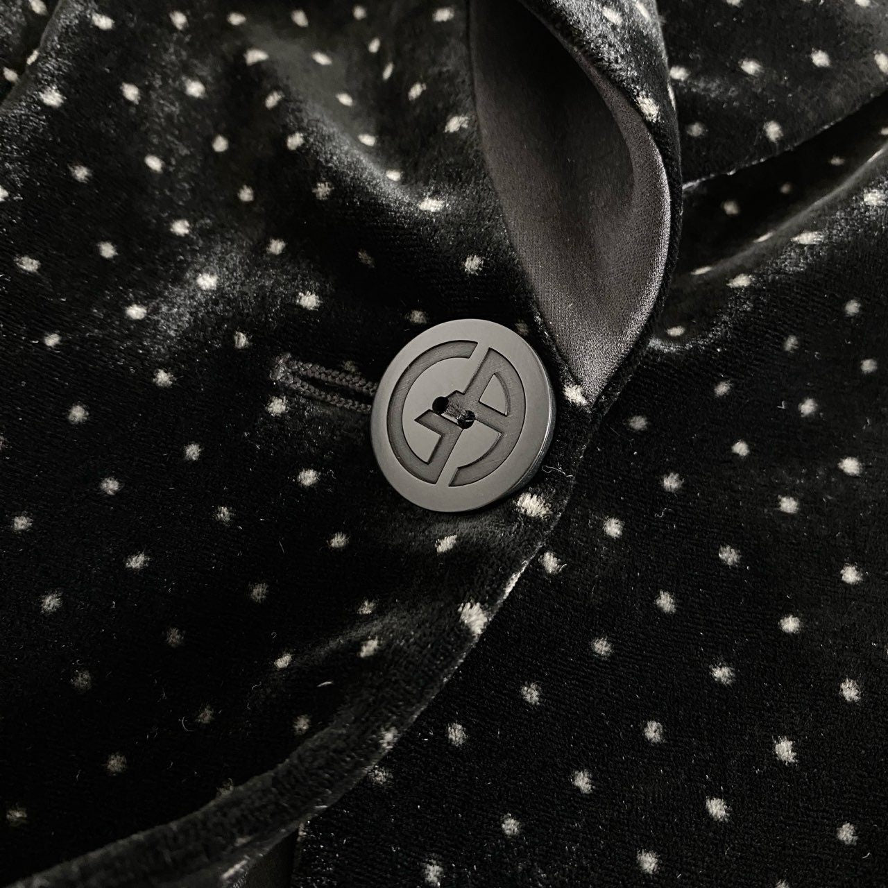 88j2 GIORGIO ARMANI ジョルジオアルマーニ ドットベロア テーラードジャケット 38 ブラック 画像参照 シルク混 イタリア製 ブレザー